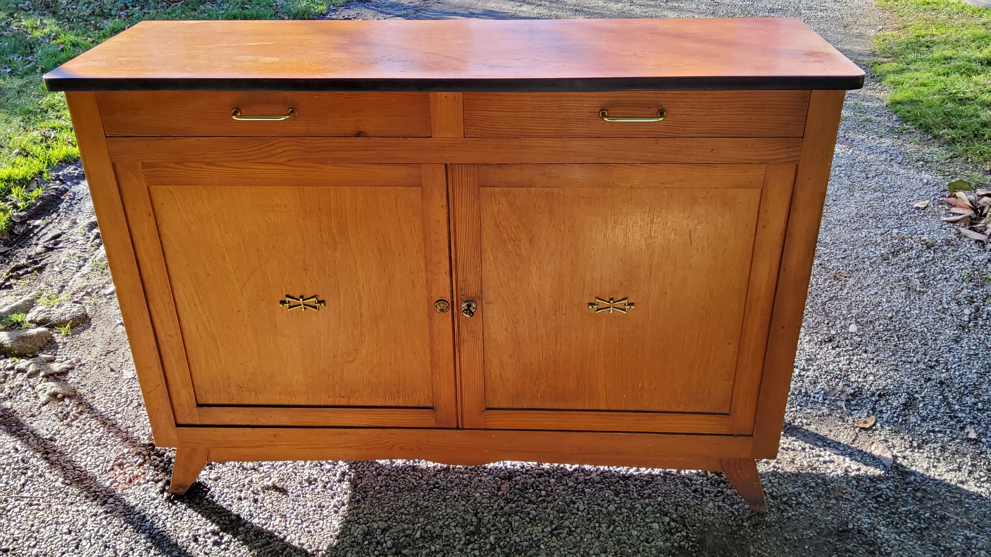 Buffet bas des années 50 pieds compas