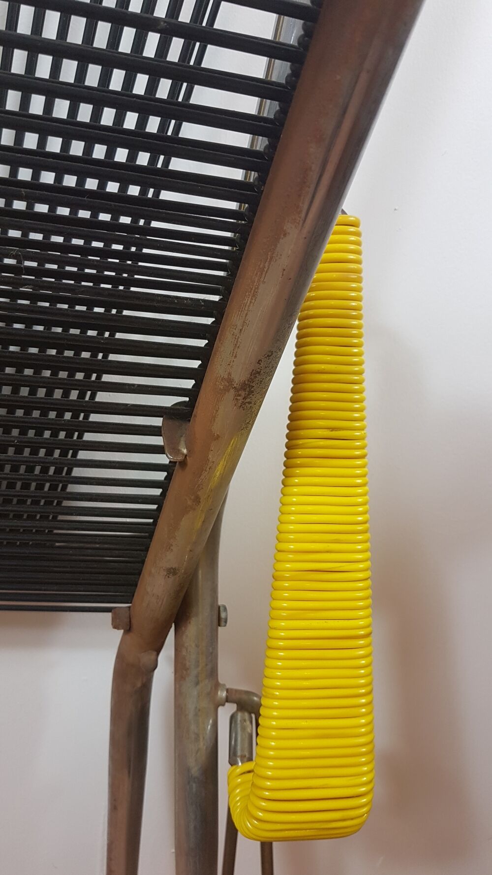 Fauteuil scoubidou adulte par André Monpoix