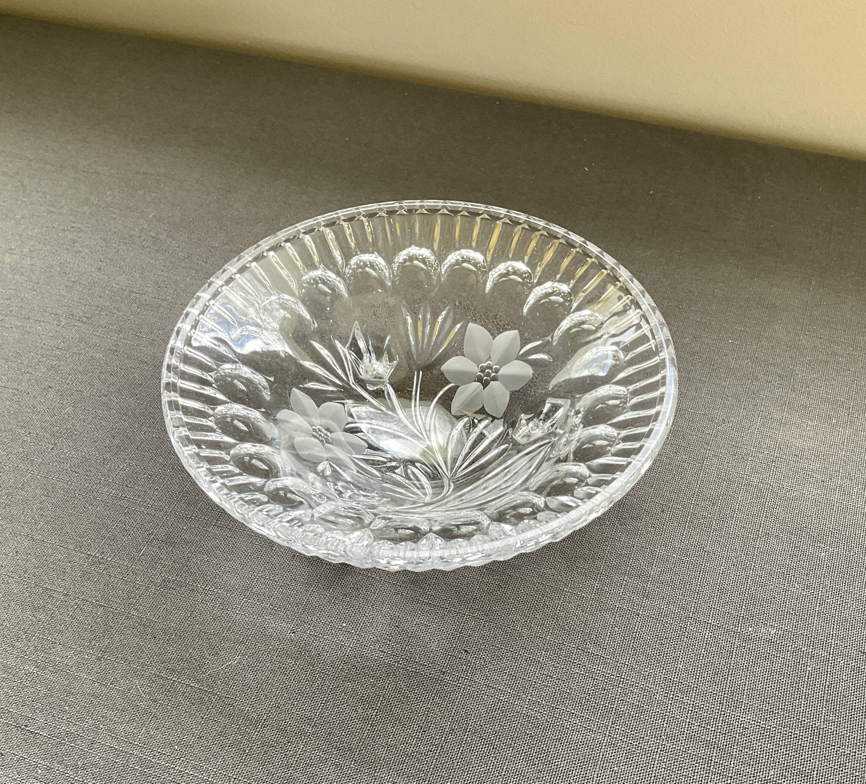 Empty glass pocket on three legs