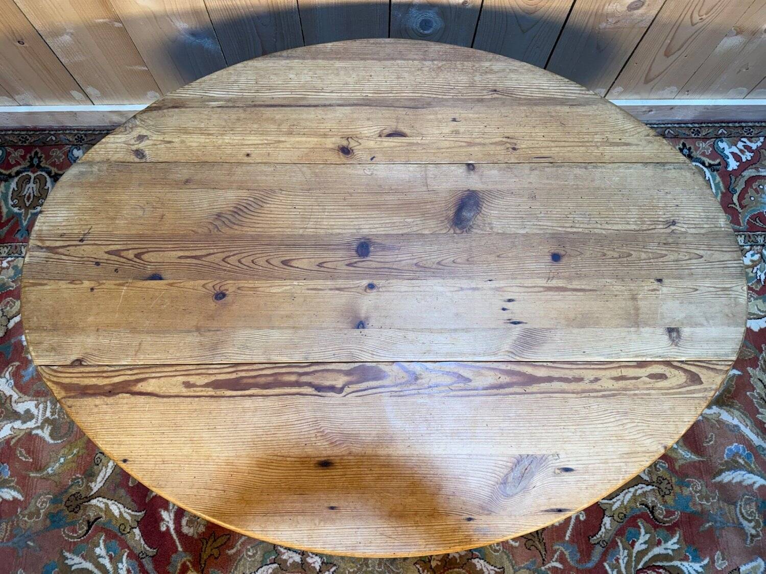 English gateleg coffee table in solid fir from the early 20th century.