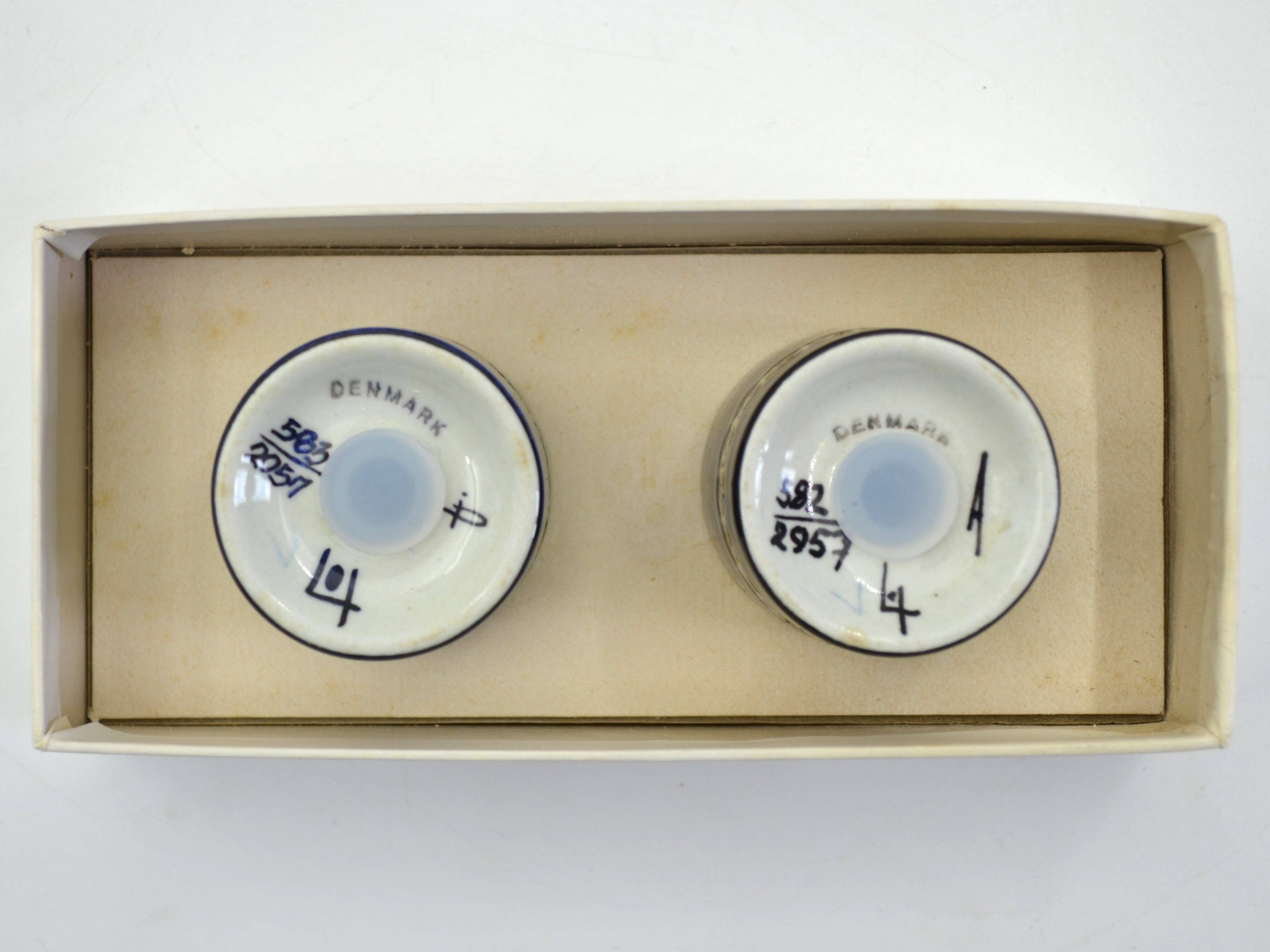 Salt and pepper shakers in earthenware from the Tenera series by Inge-Lise Koefoed for Roya.