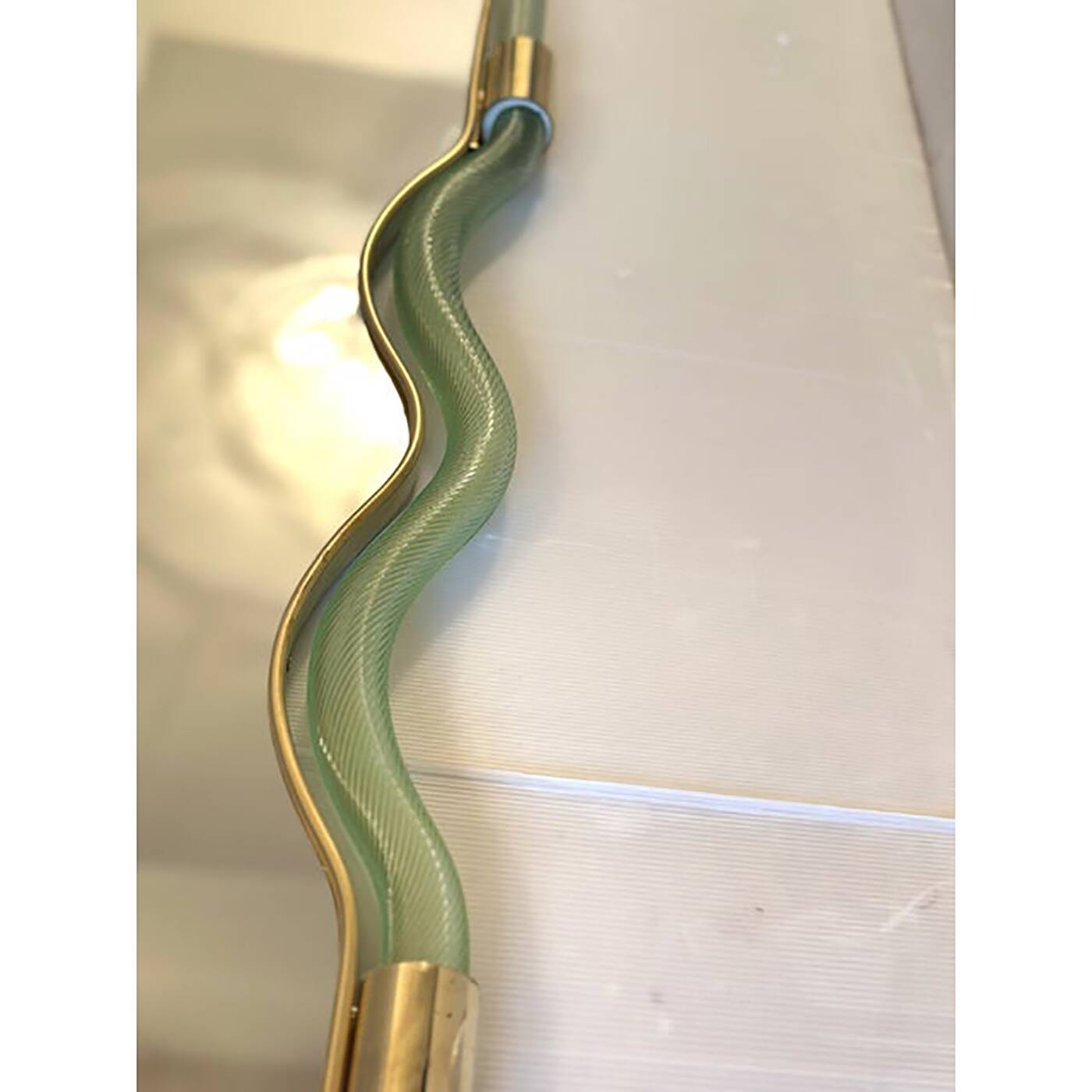 Contemporary Wave Mirror in Green and Gold "Torchon" Torciglione Murano Sty