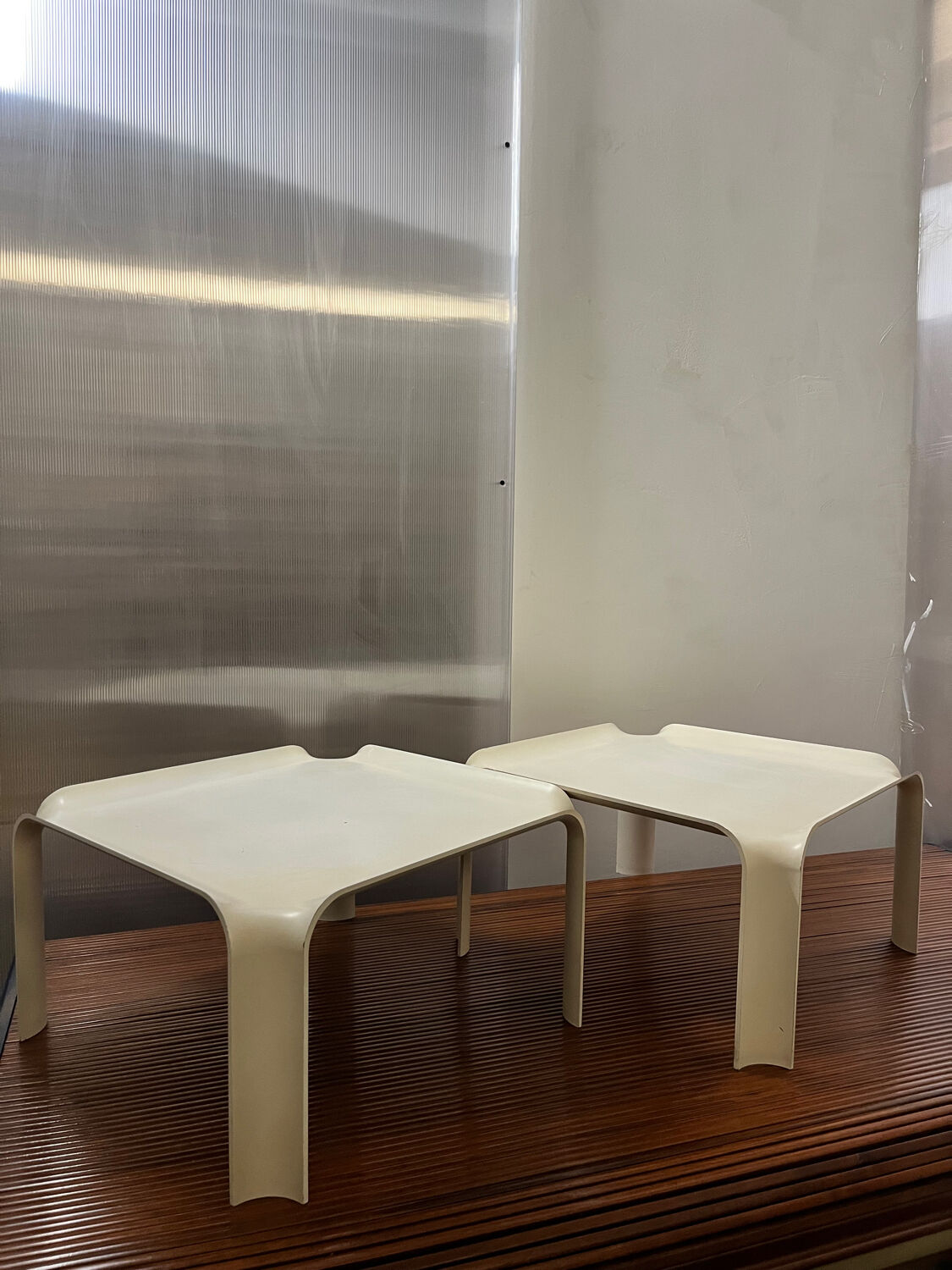 Table d’appoint Pierre Paulin pour Artifort – Modèle T877 – Blanc