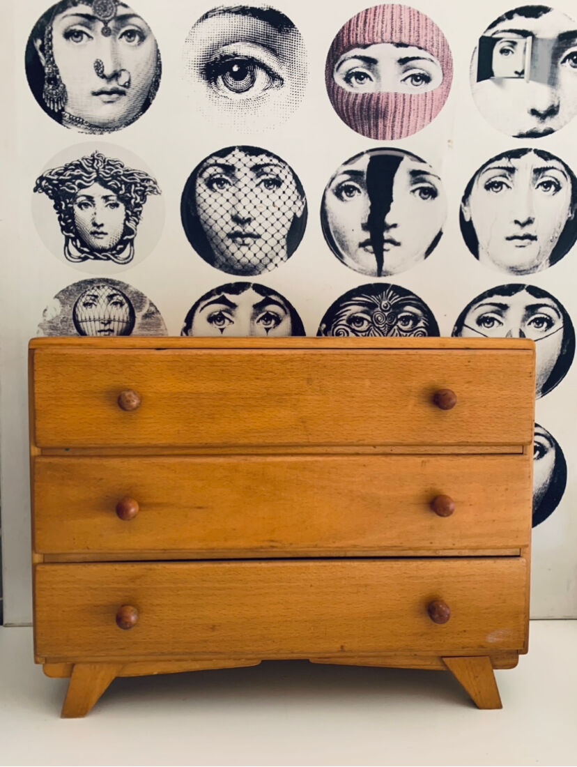 Commode de rangement pieds compas