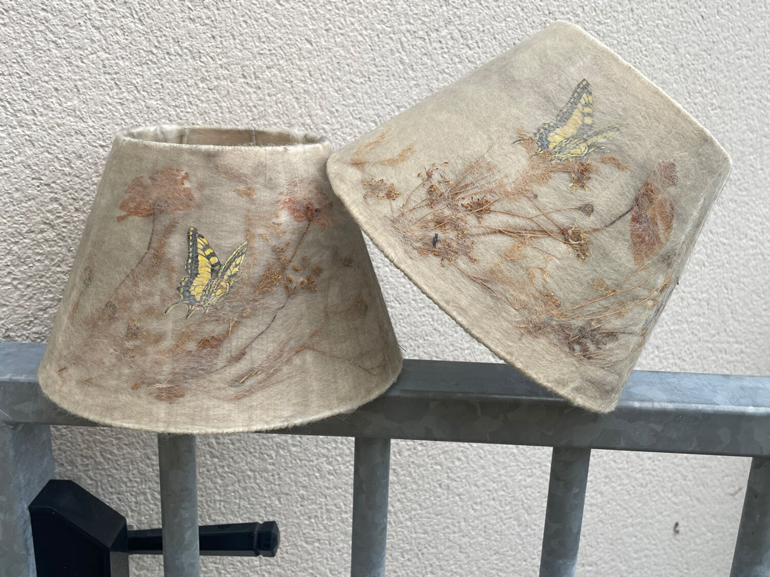 Paire d’abats- jour artisanale vintage