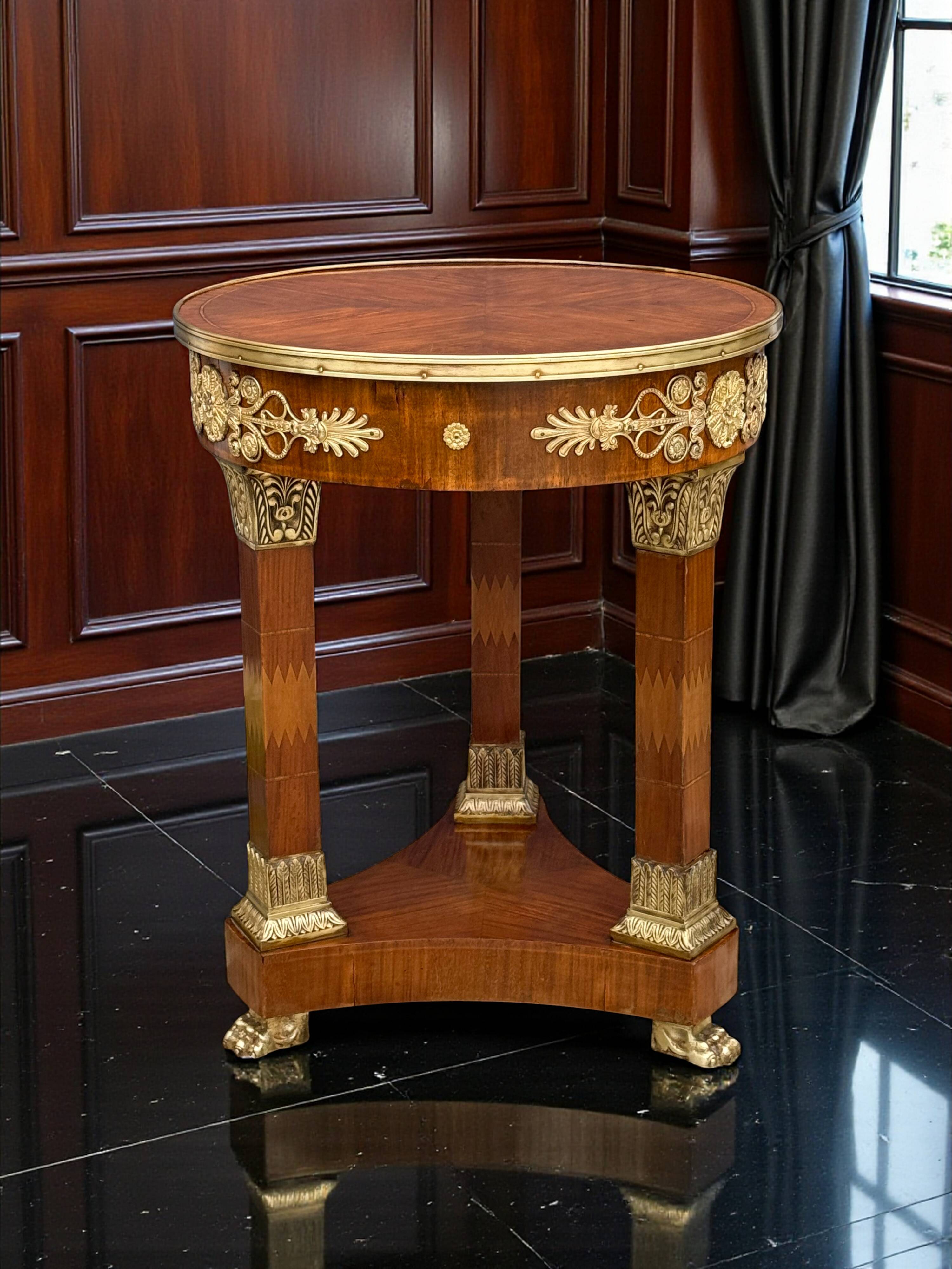 Circular gueridon empire of the 19th century in marquetry ornamented with gilt bronze