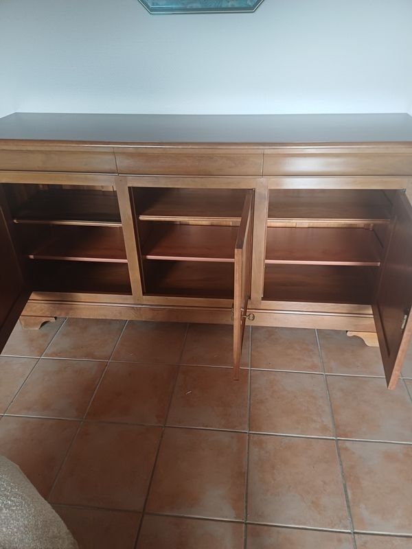 Low buffet in solid cherry wood, 3 doors, 3 drawers.