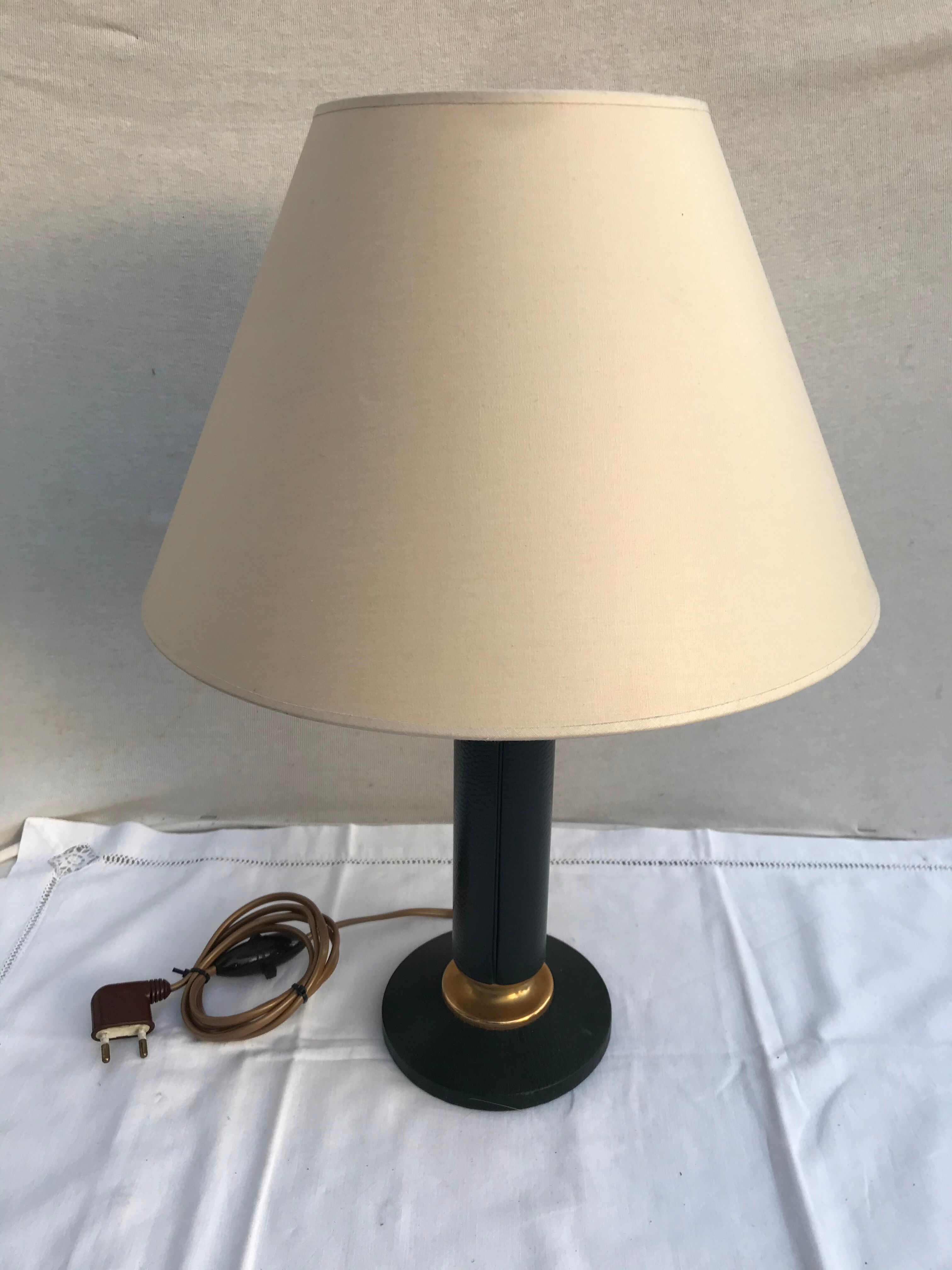 Ancienne lampe colonne cuir vert & laiton