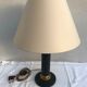 Ancienne lampe colonne cuir vert & laiton