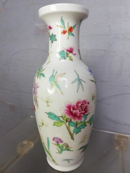 Vase - Porcelain - Flowers - China - Second half of the twentieth century