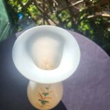 Vase en opaline à décor japonisant