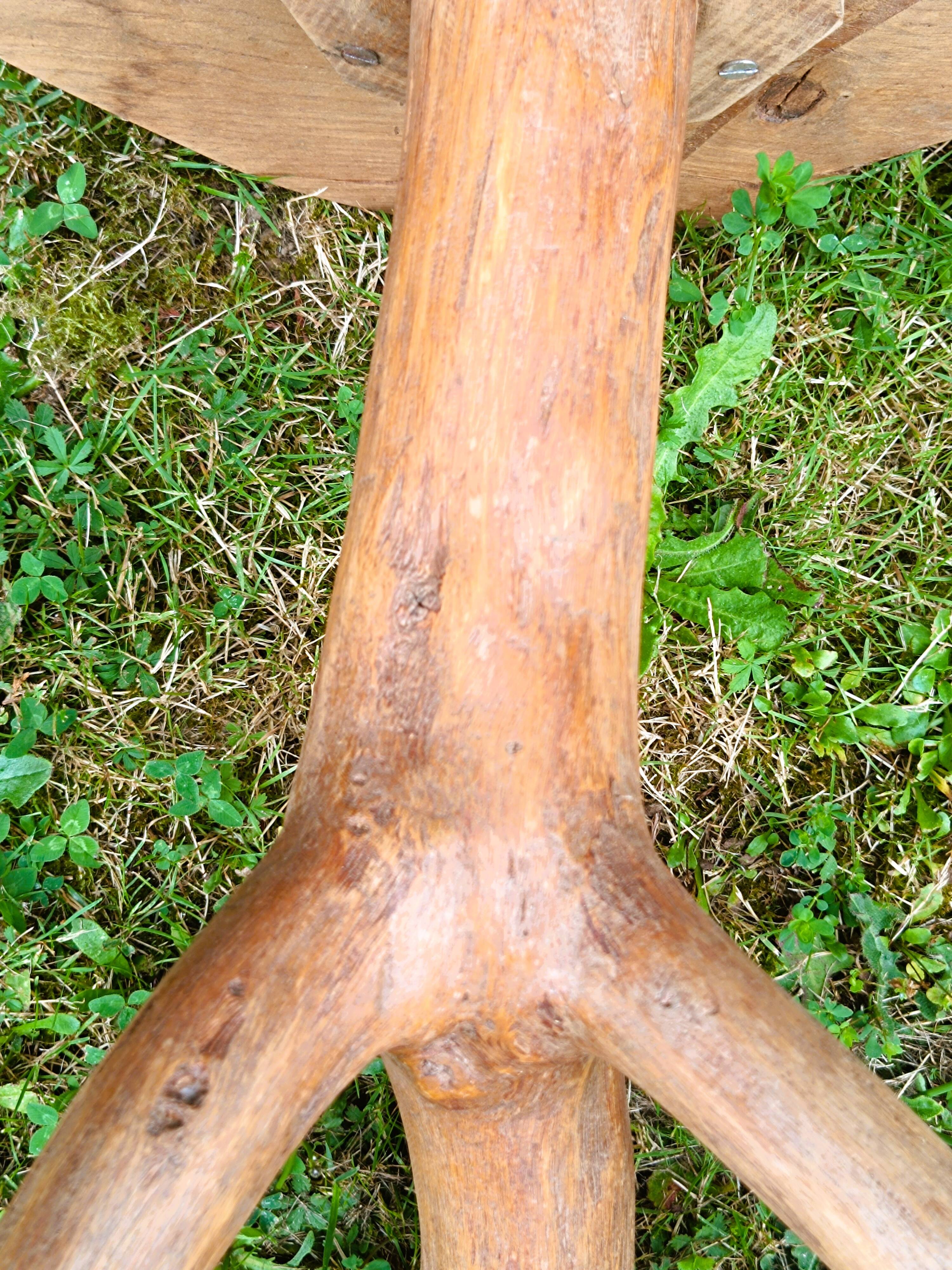 Brutalist tripod saddle