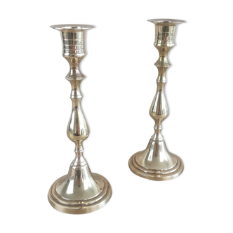 Paire de bougeoirs en laiton
