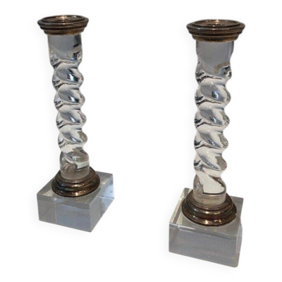 Paire de bougeoirs en plexiglass torsadé et métal argenté