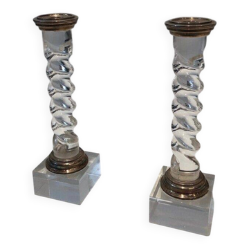 Paire de bougeoirs en plexiglass torsadé et métal argenté
