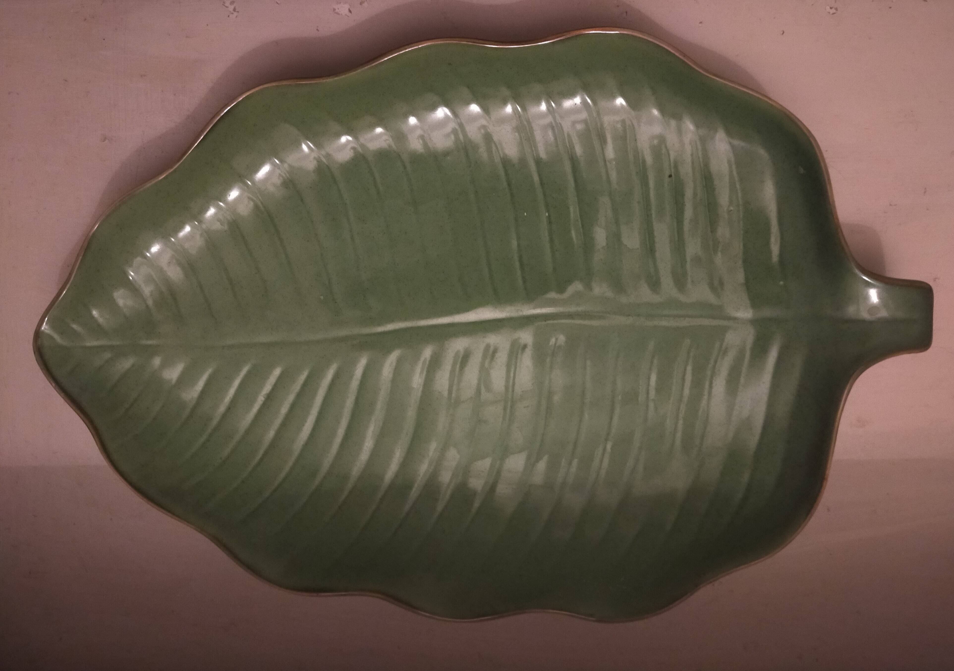 Large green leaf dish