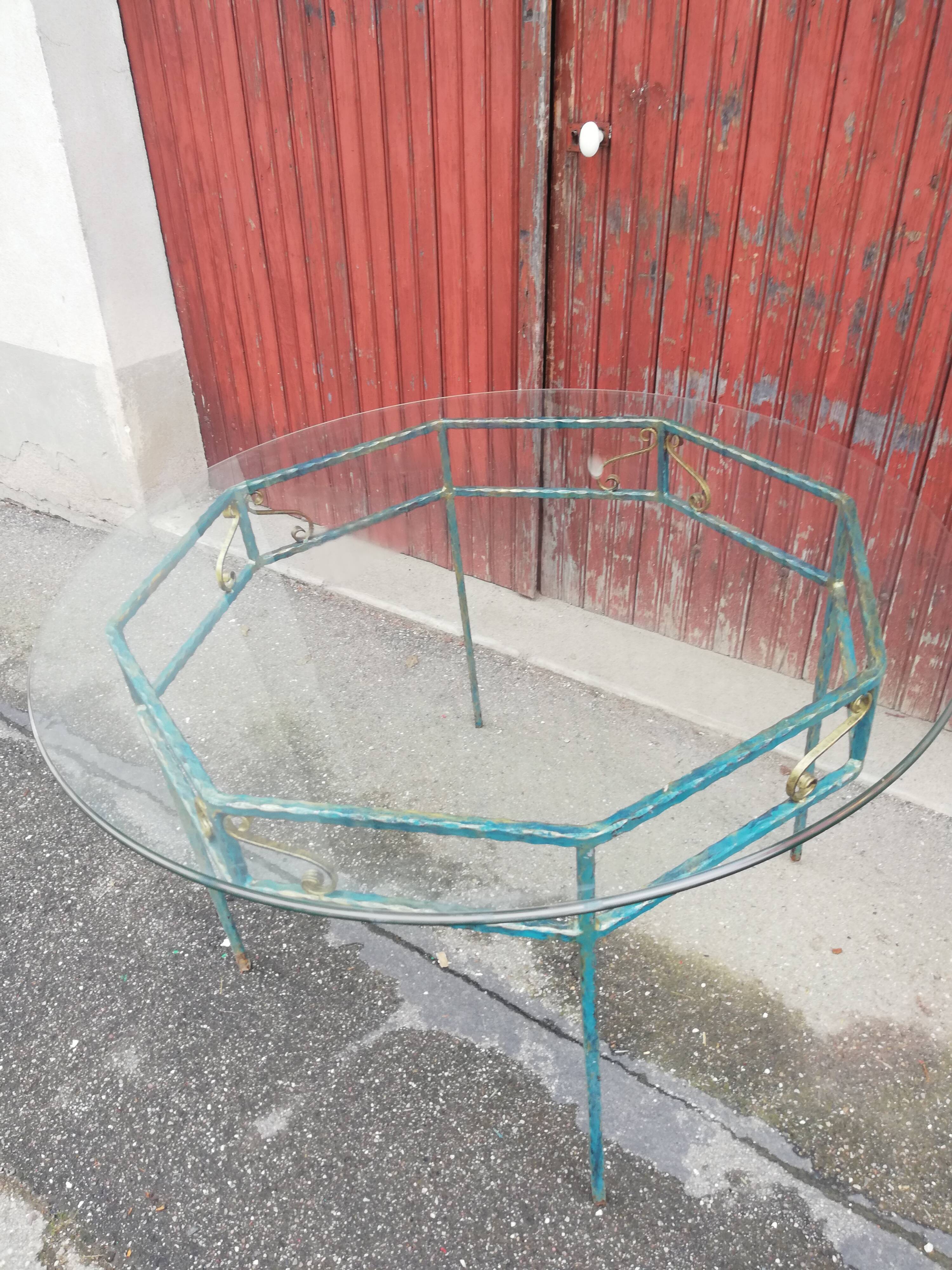 Table vintage fer forgé et plateau verre