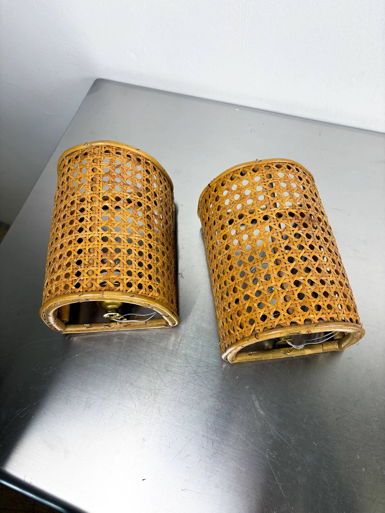 Pair of mid-century woven wicker & rattan wall sconces – Italy 1960s