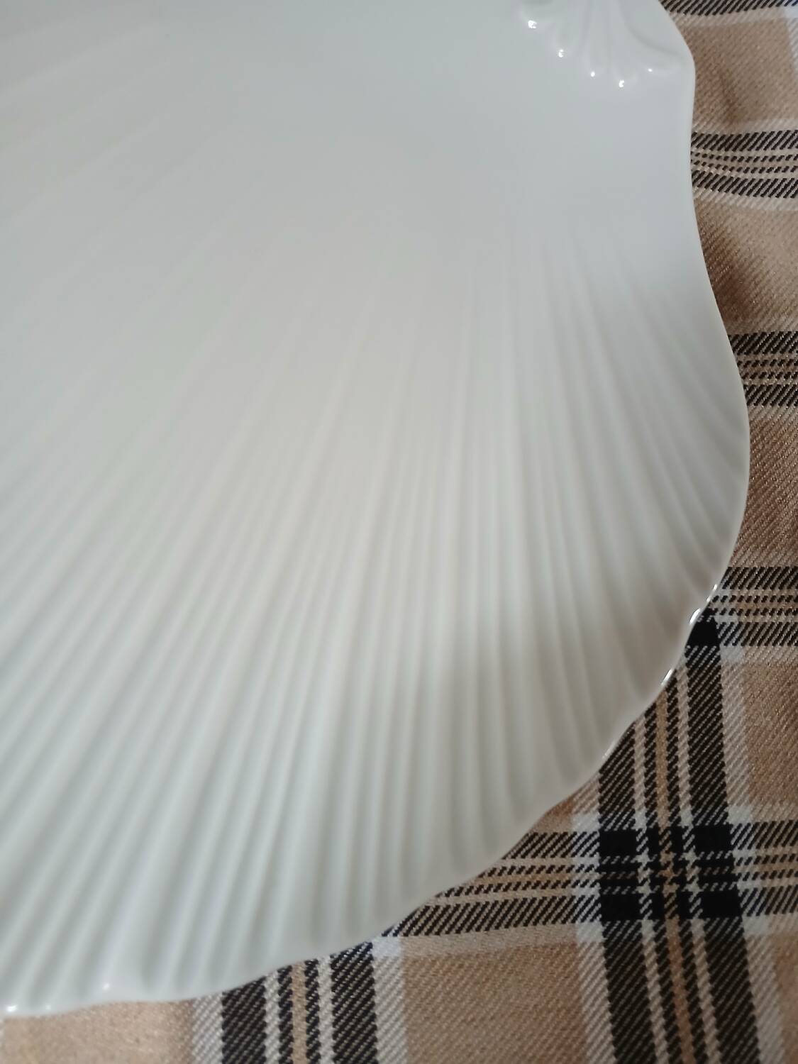 Small porcelain seashell dish