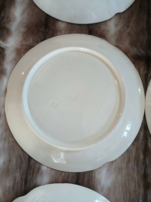 8 assiettes à dessert anciennes Choisy le Roi