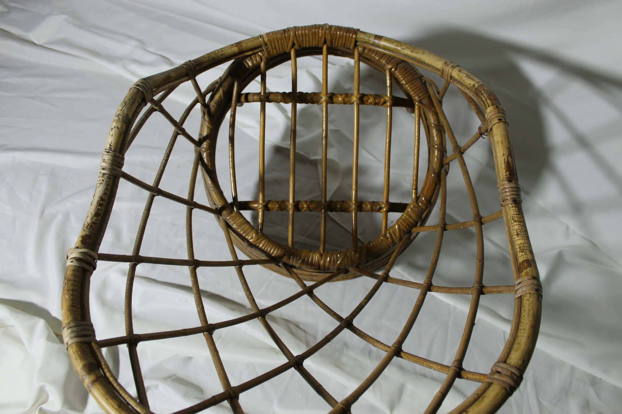 A cane tub type chair