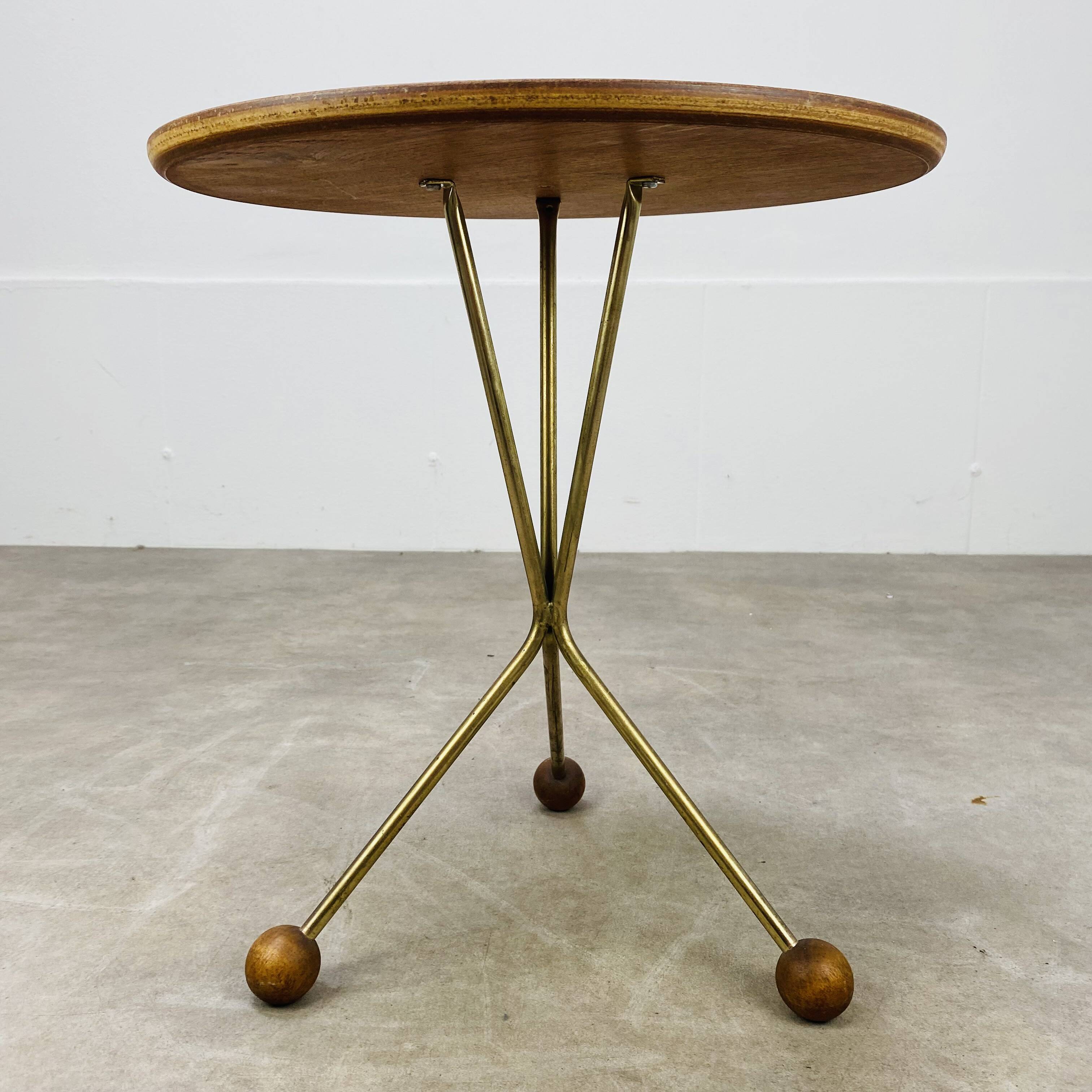 Table d'appoint tripode par Albert Larsson pour Alberts Tibro style scandinave