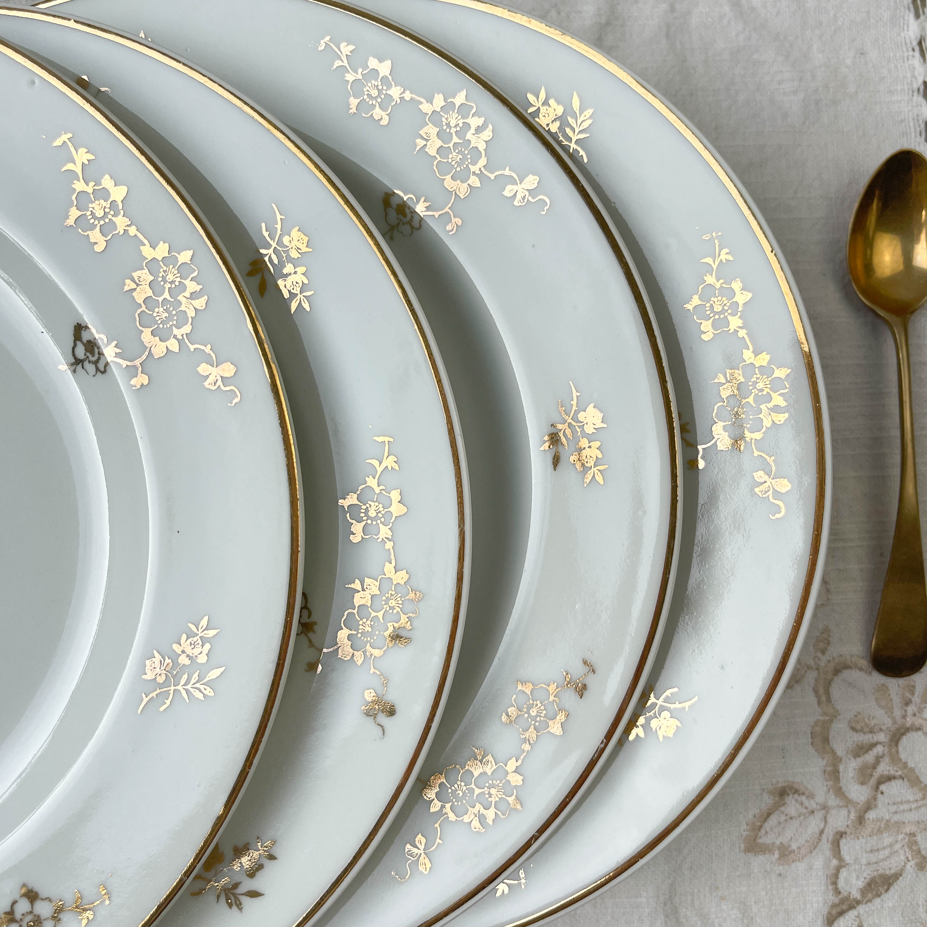 6 assiettes porcelaine Limoges blanche dorée