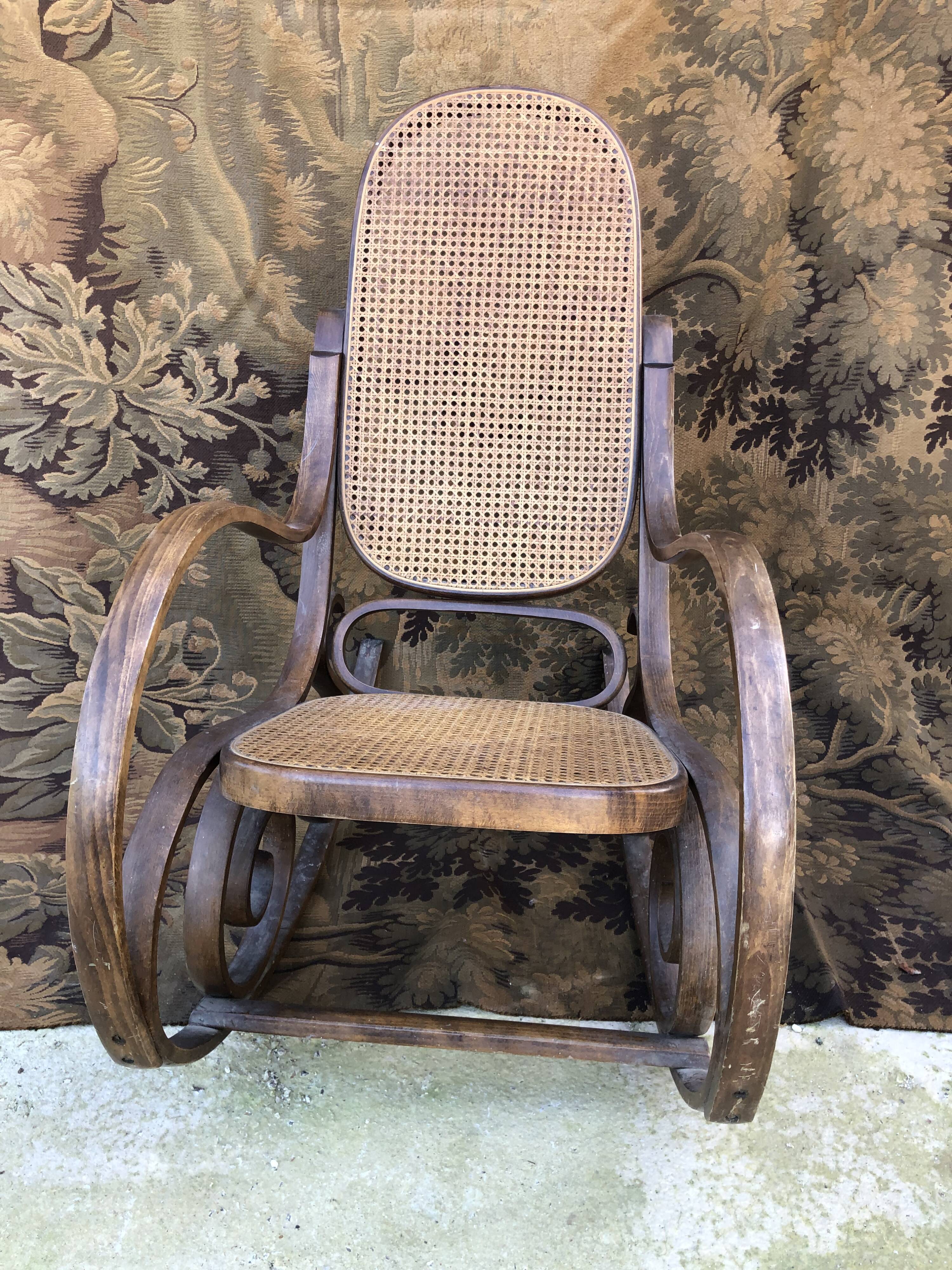 Rocking chair vintage cannée
