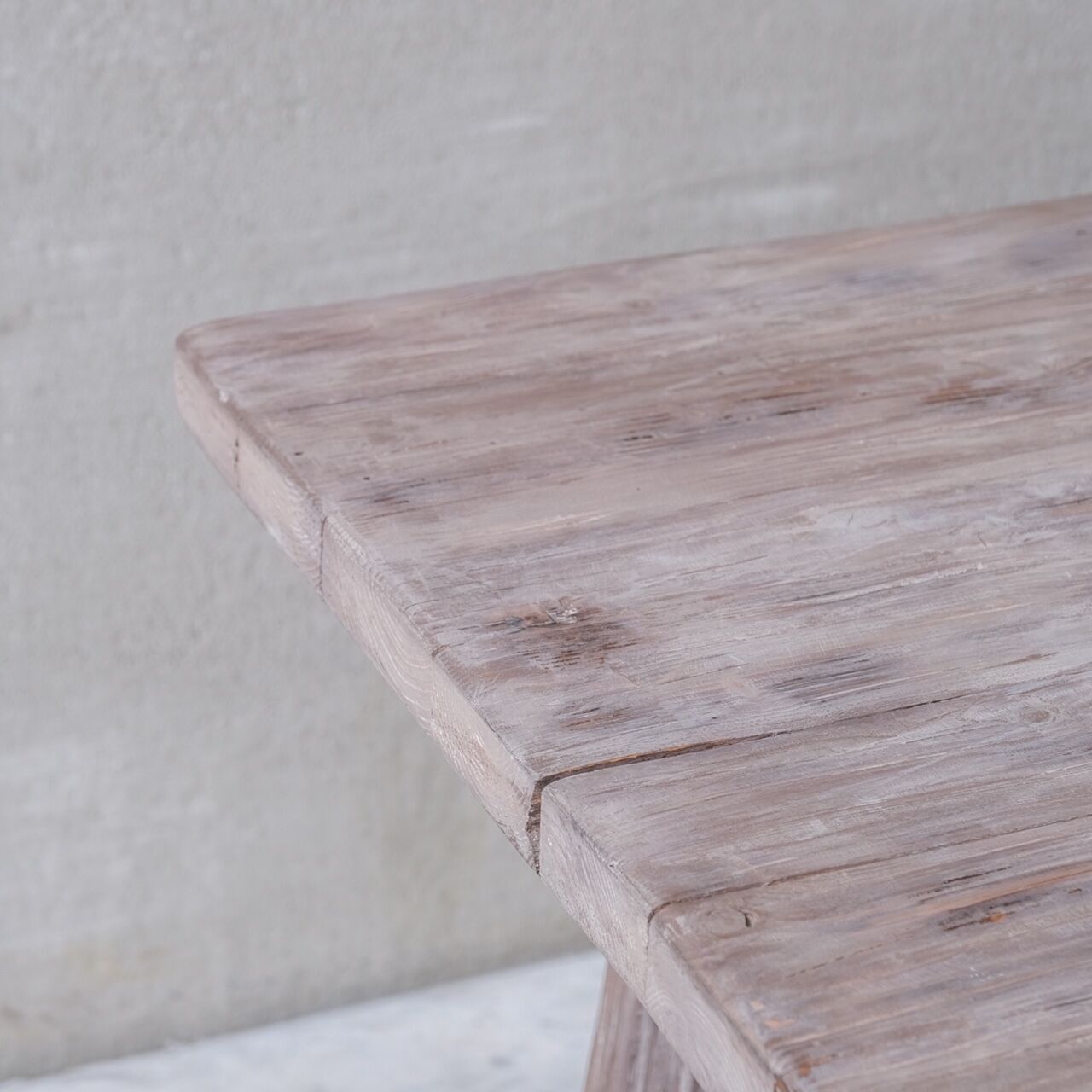 Console en pin teinté Belgique