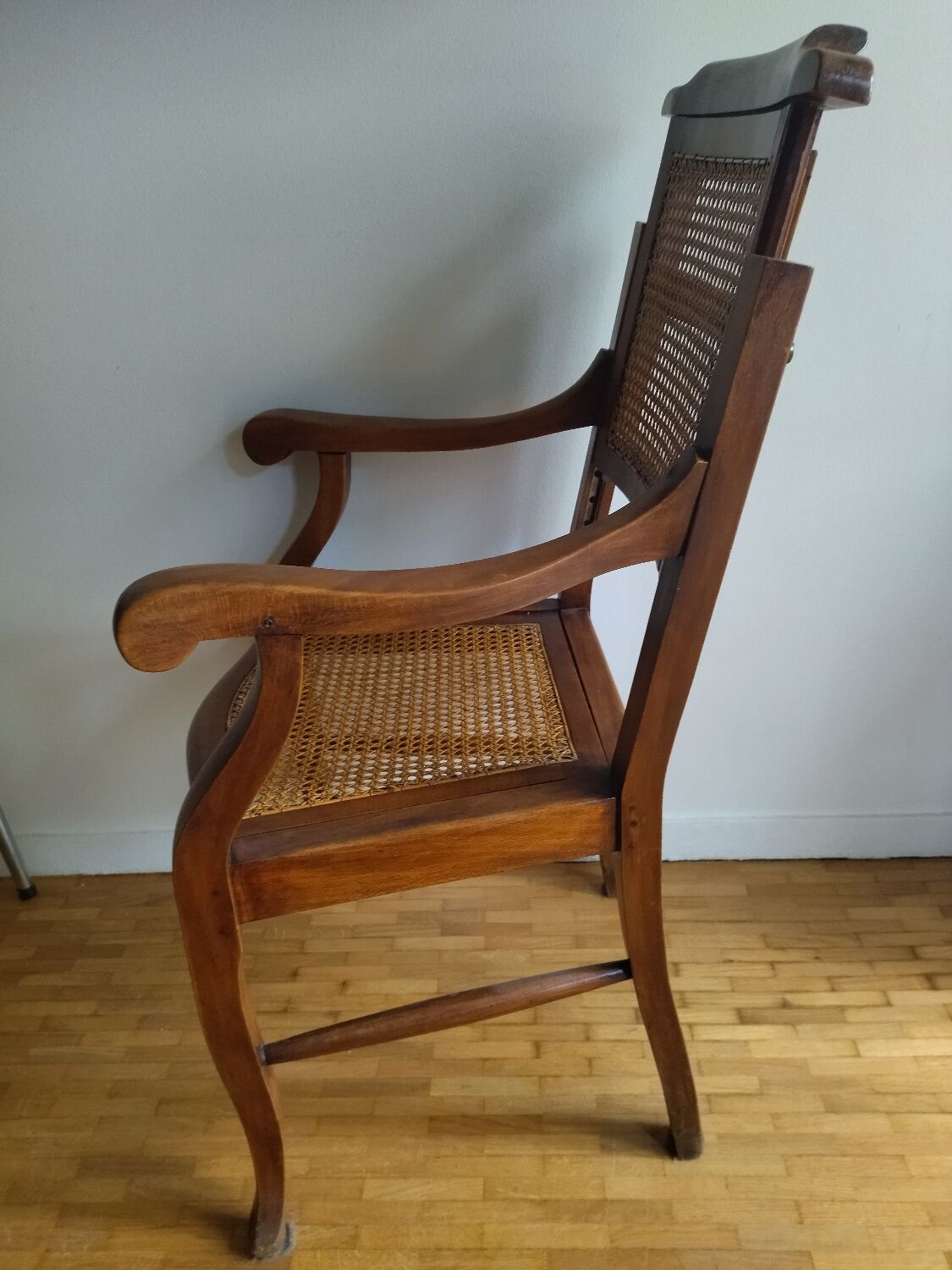 Fauteuil barbier noyer et canage Paris