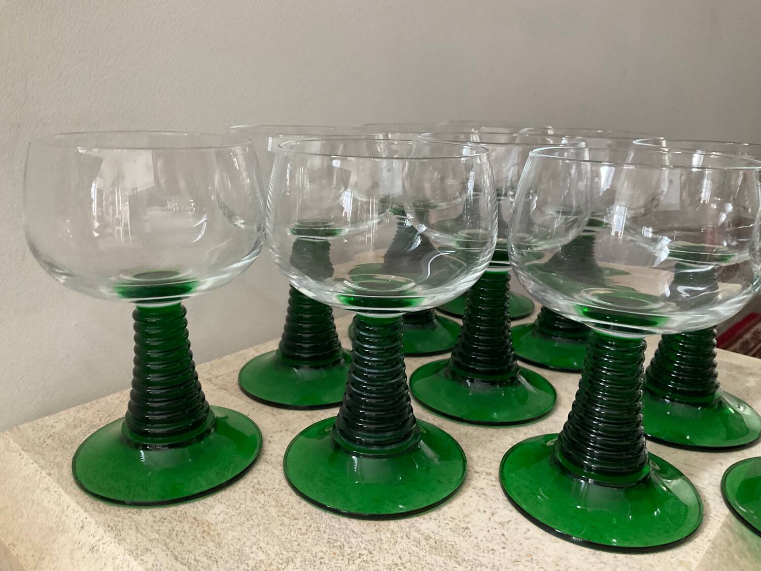 Series of 10 vintage stemmed glasses from the 70s
