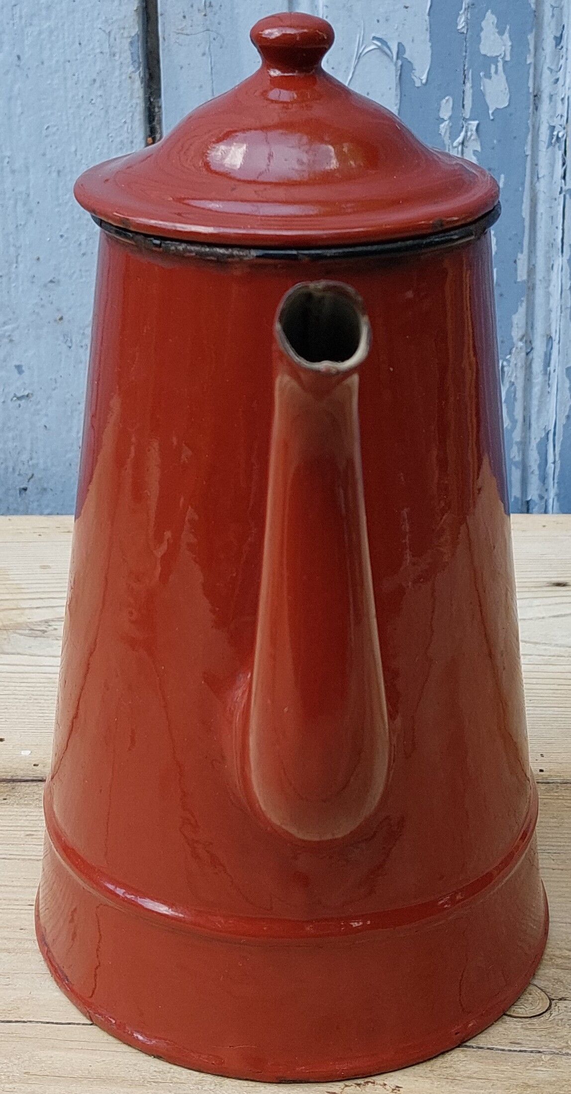 Brown enamelled coffee maker