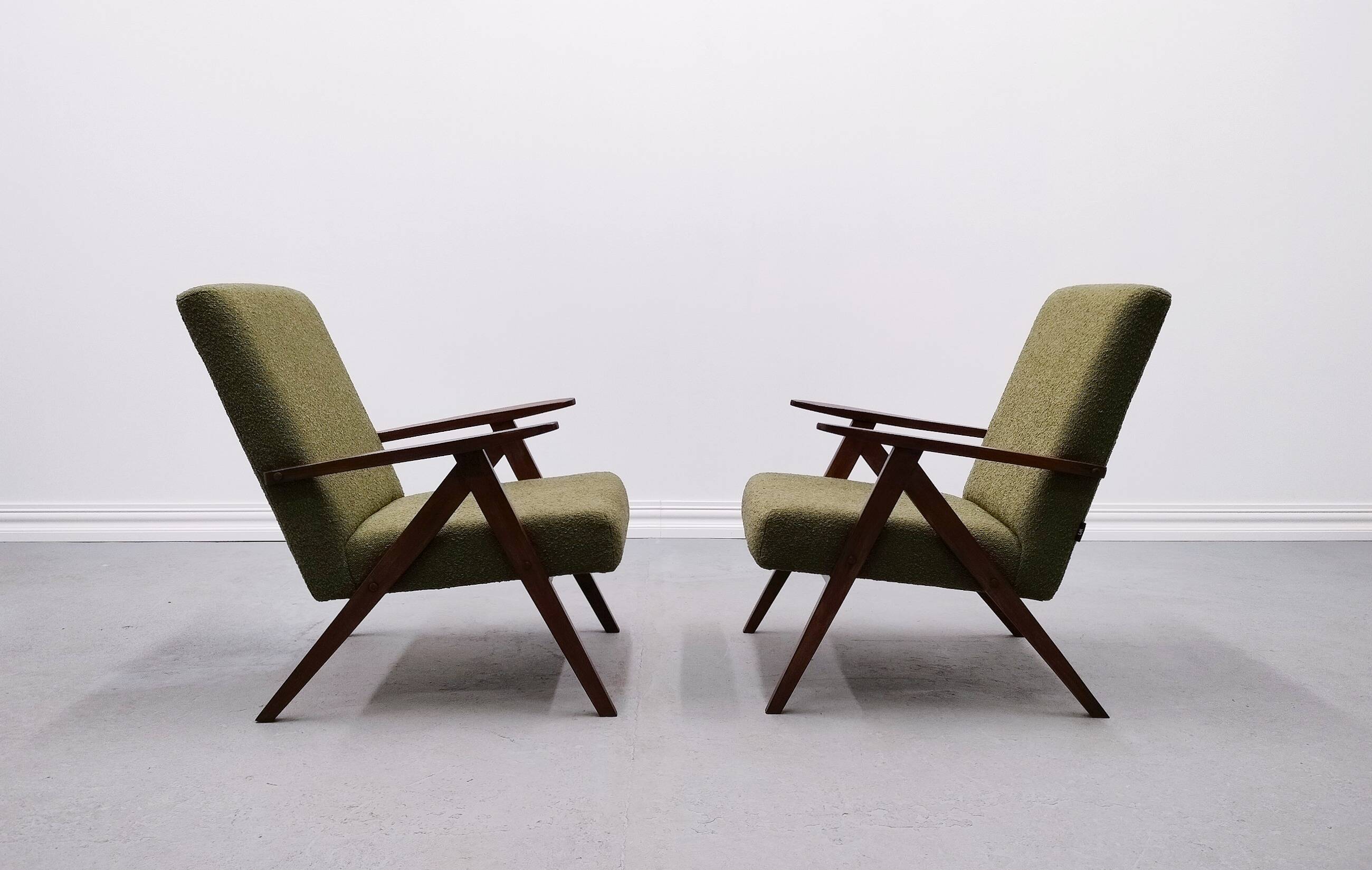 Easy Chair Model B 310 Var in Green Boucle