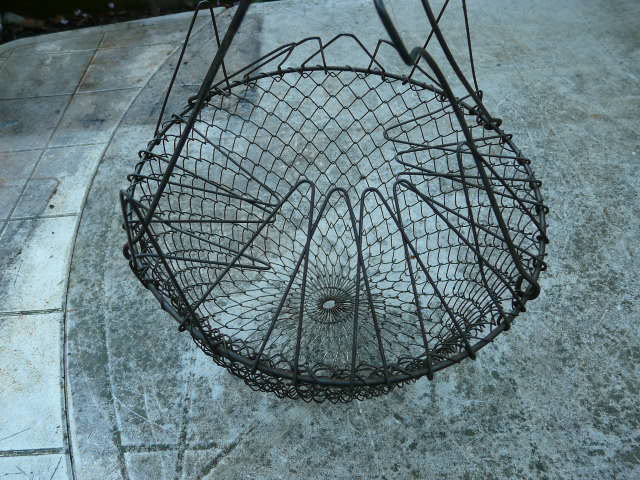 Folding old salad basket