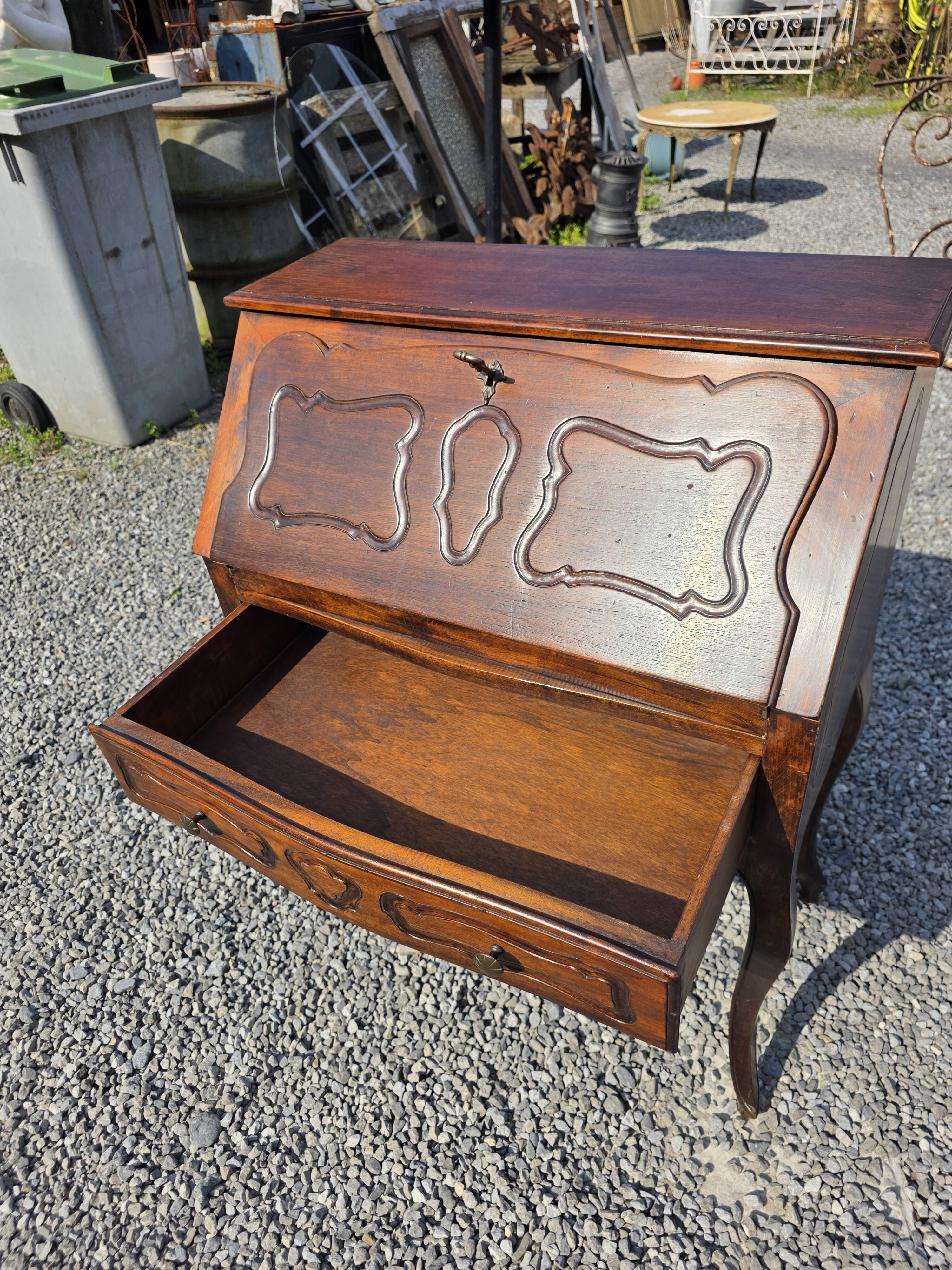 Curved donkey desk in walnut (secretary)
