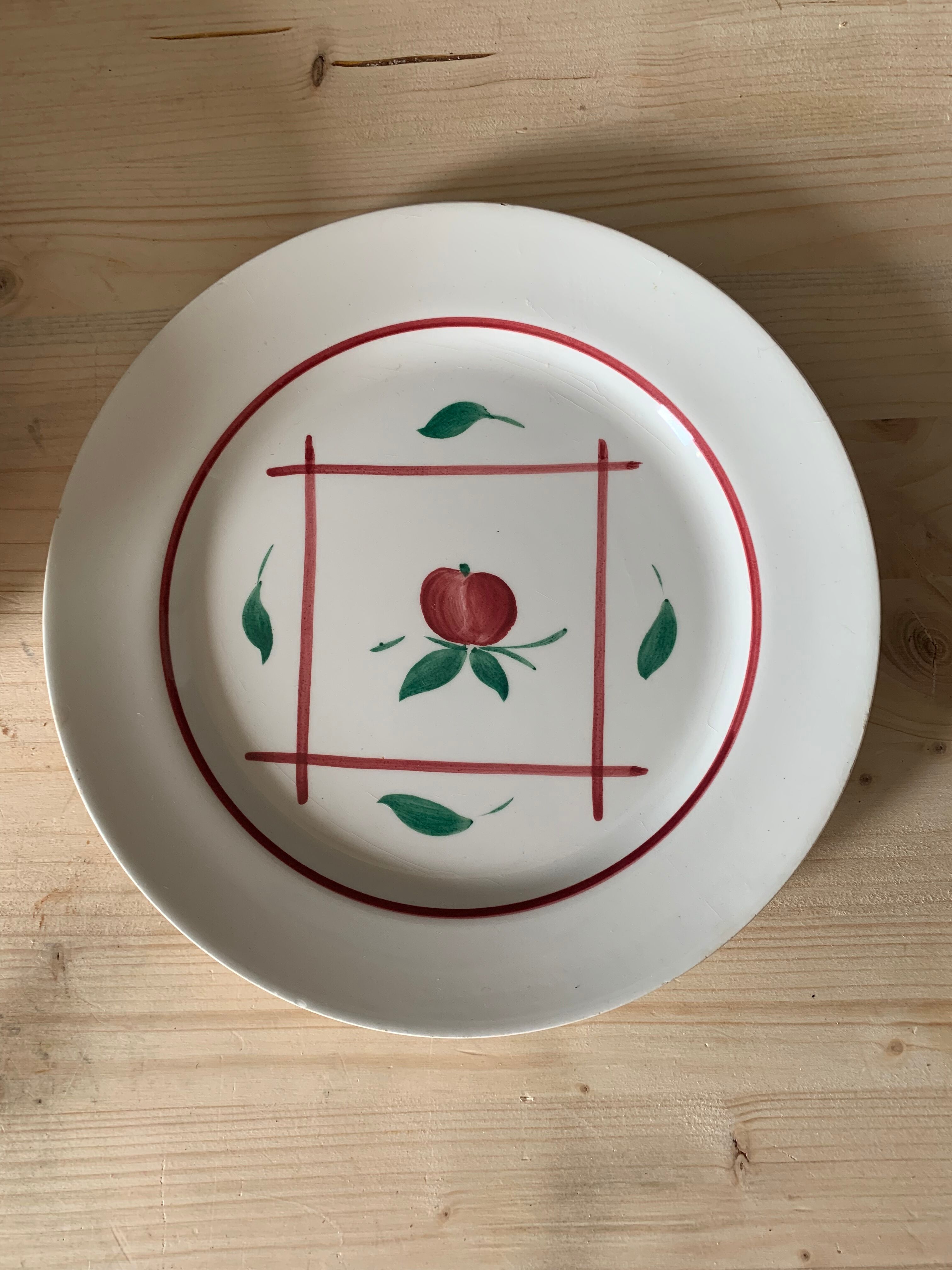 8 plates in faience