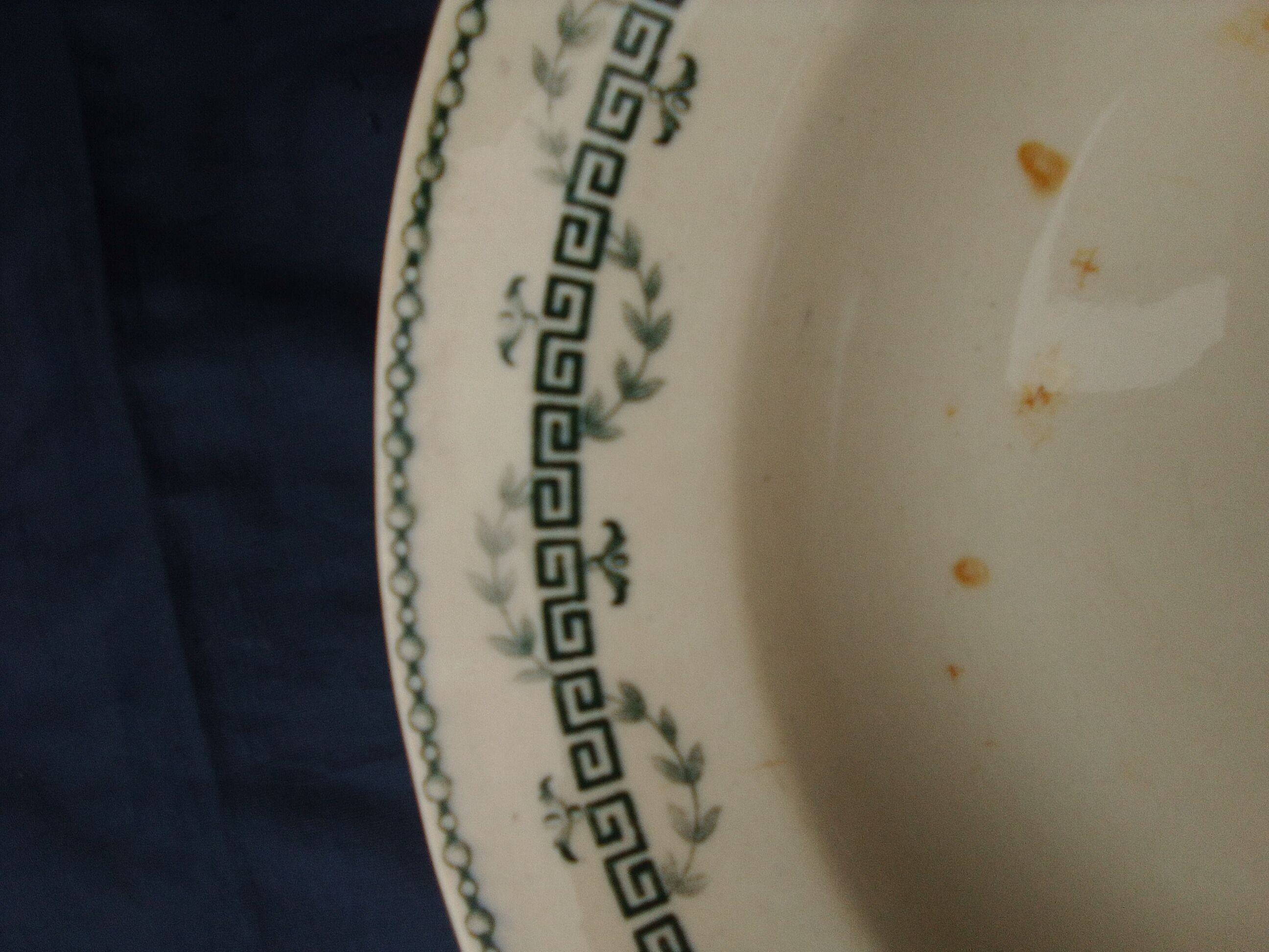 2 assiettes creuses  23,5 cm en porcelaine de Gien  Terre de fer modèle Austerlitz