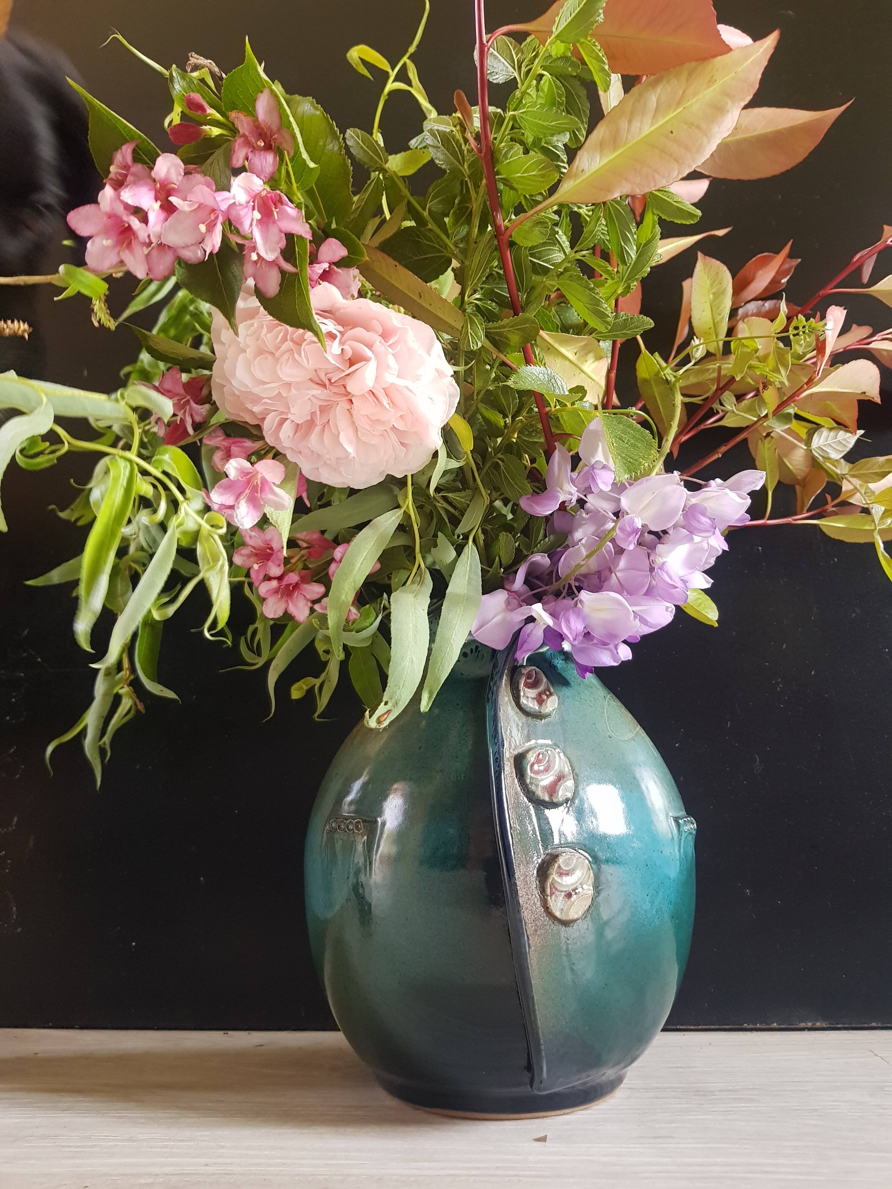 Artisanal vase, costume spirit h 26 cm, signed