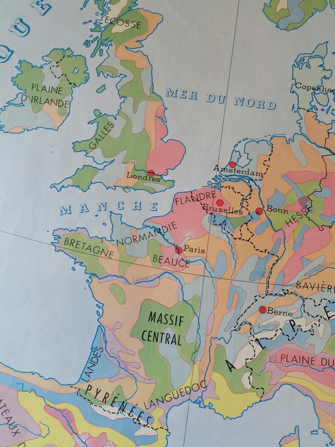 Ancienne carte scolaire rossignol de l'europe.