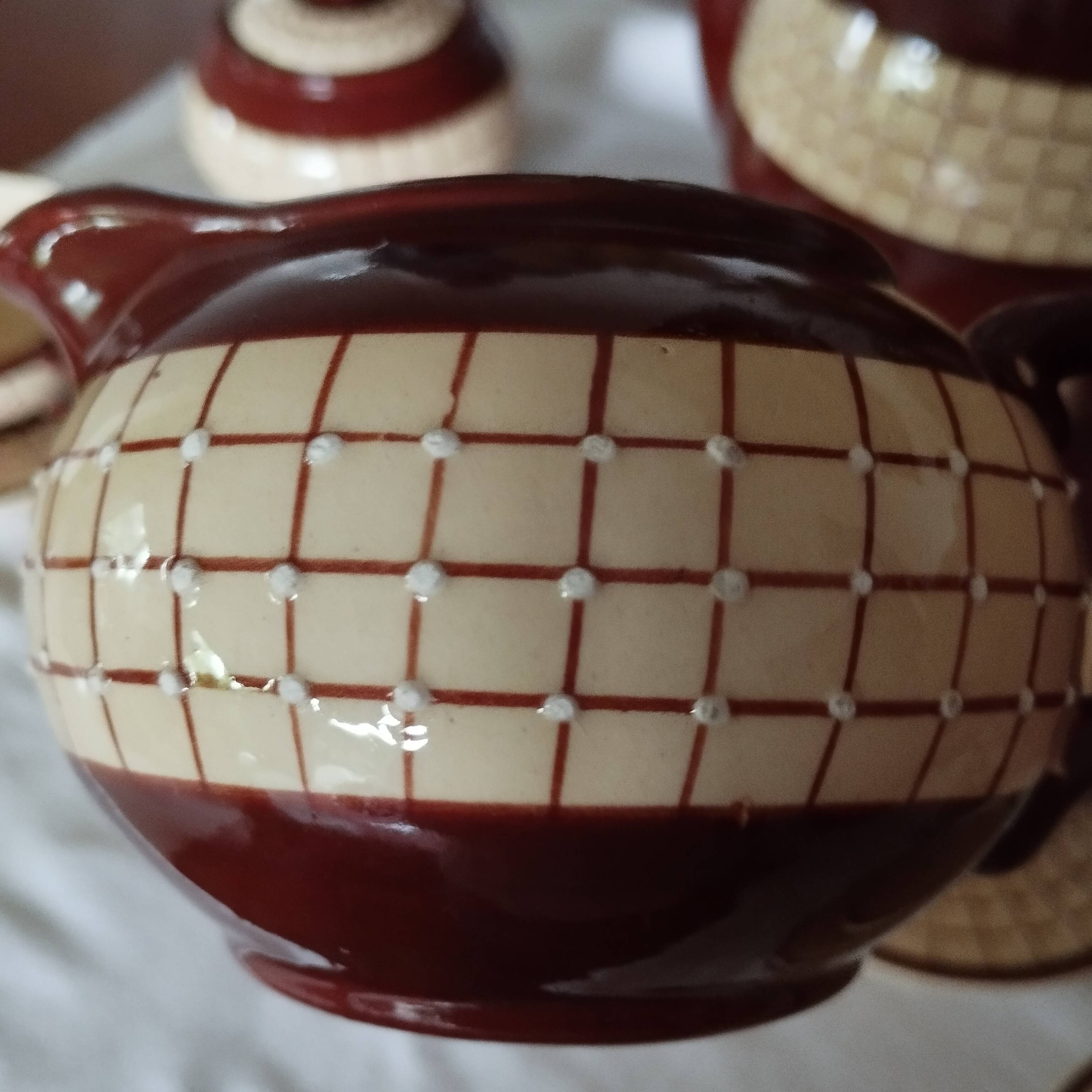 Coffee/tea service in Longchamp earthenware.
