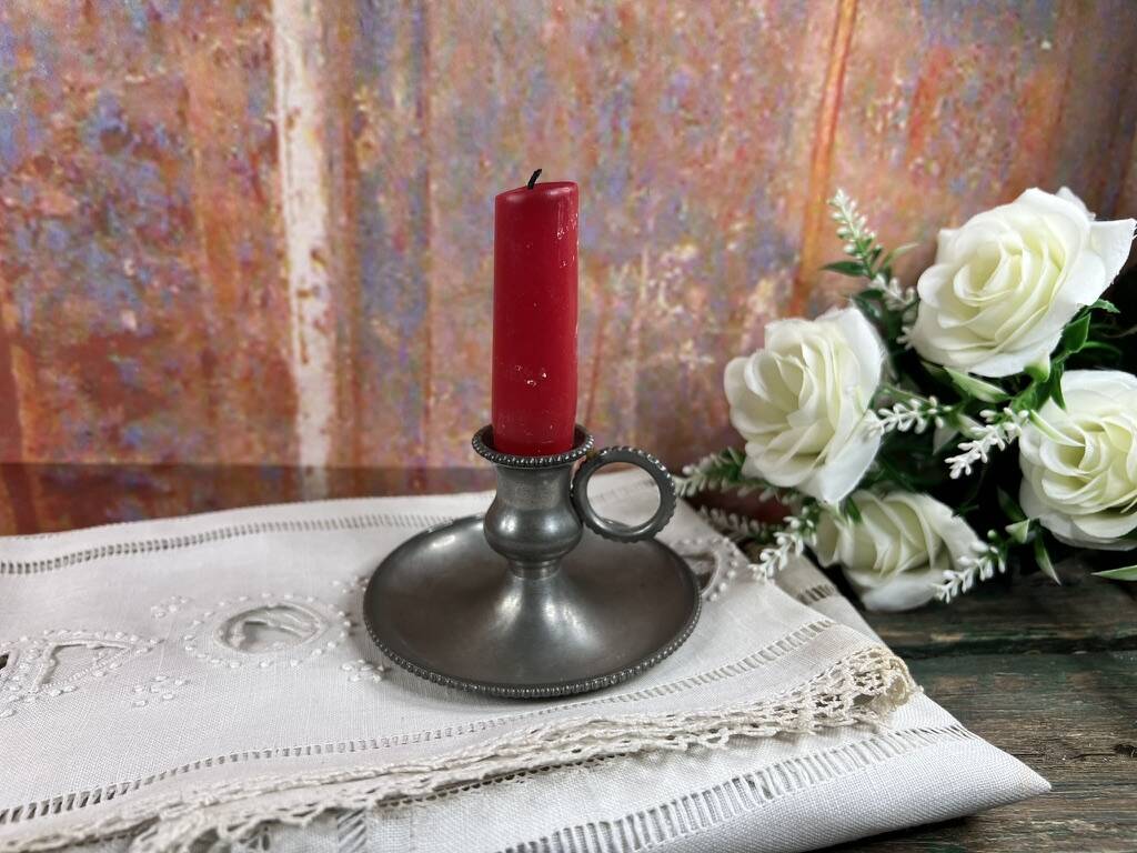 Manoir pewter hand candle holder with handle