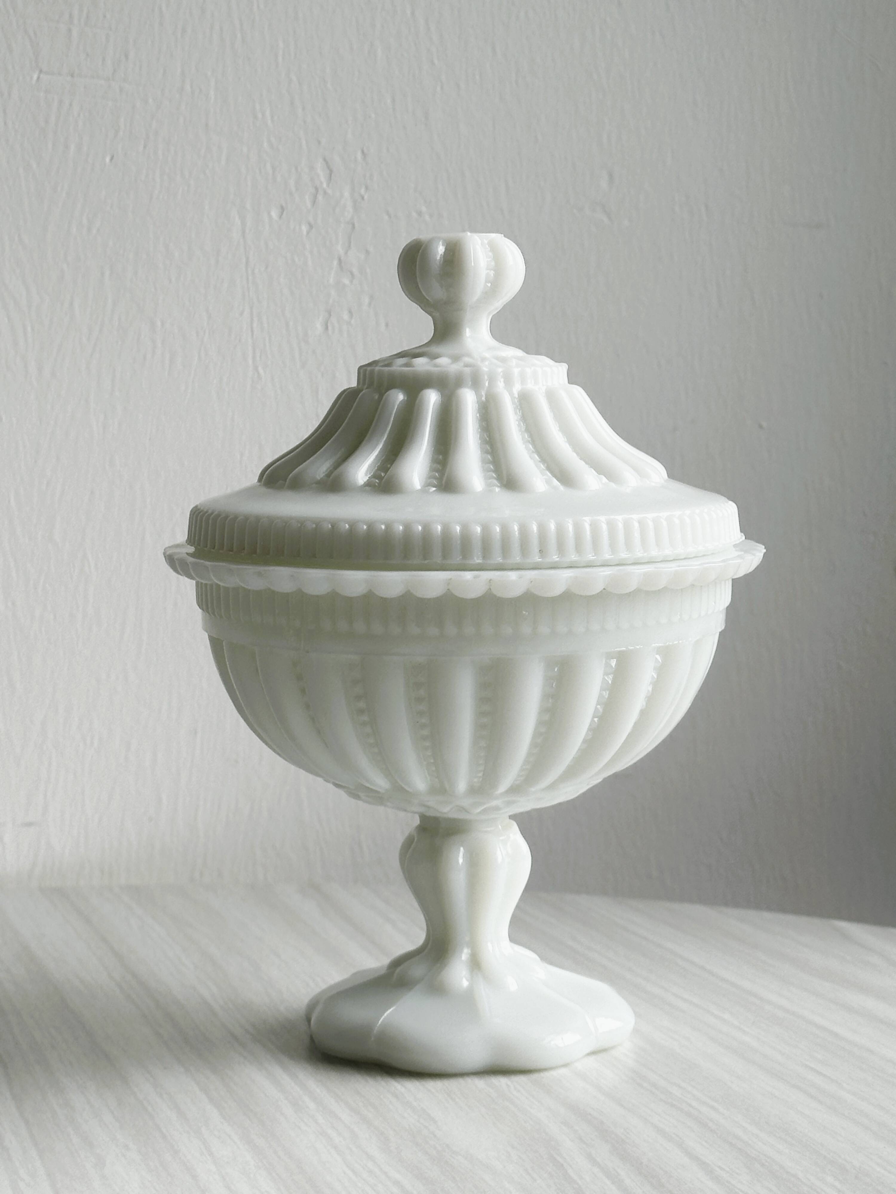 Footed cup, candy box with white opaline lid