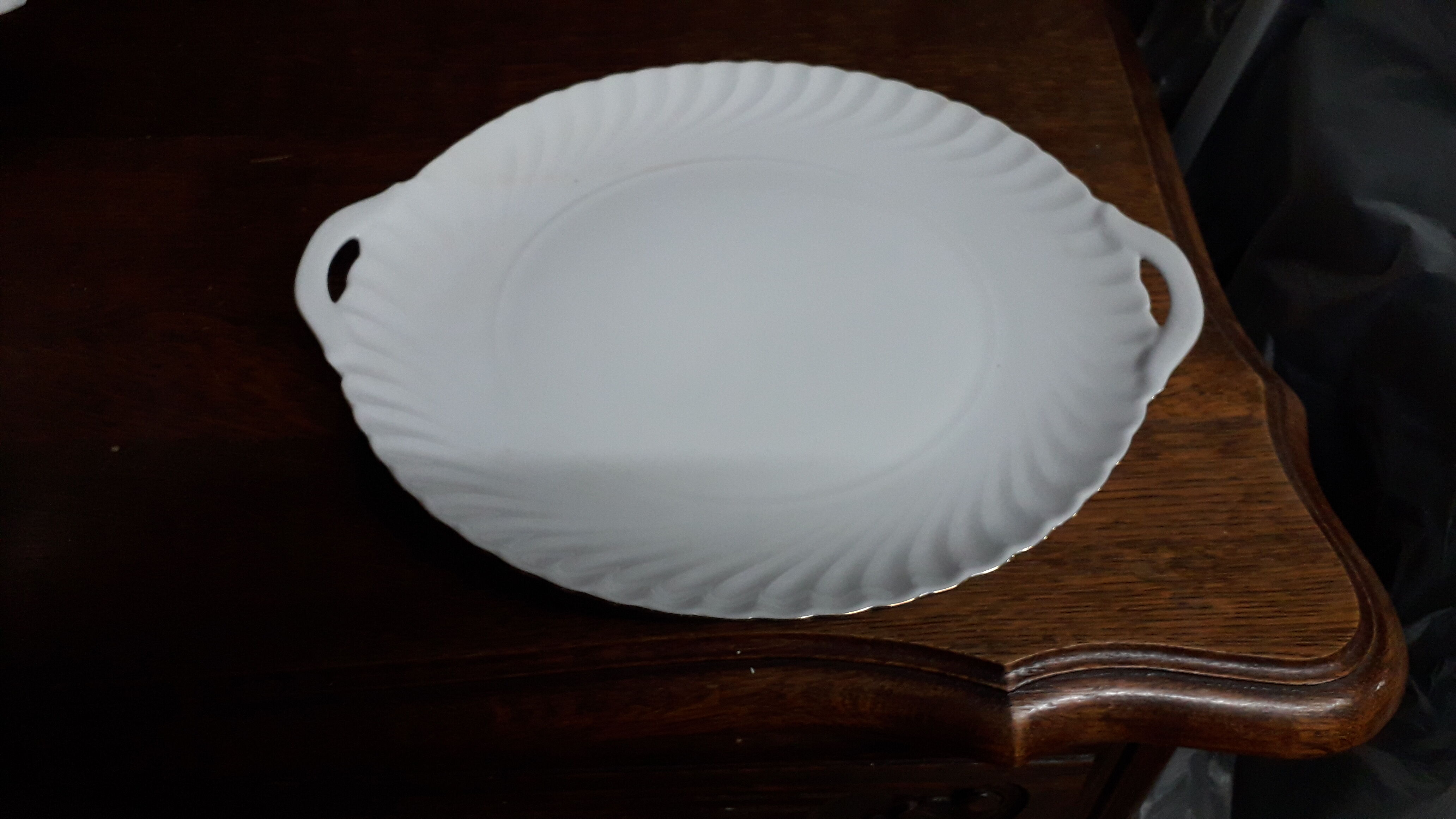 Porcelain dessert plates with cake dish