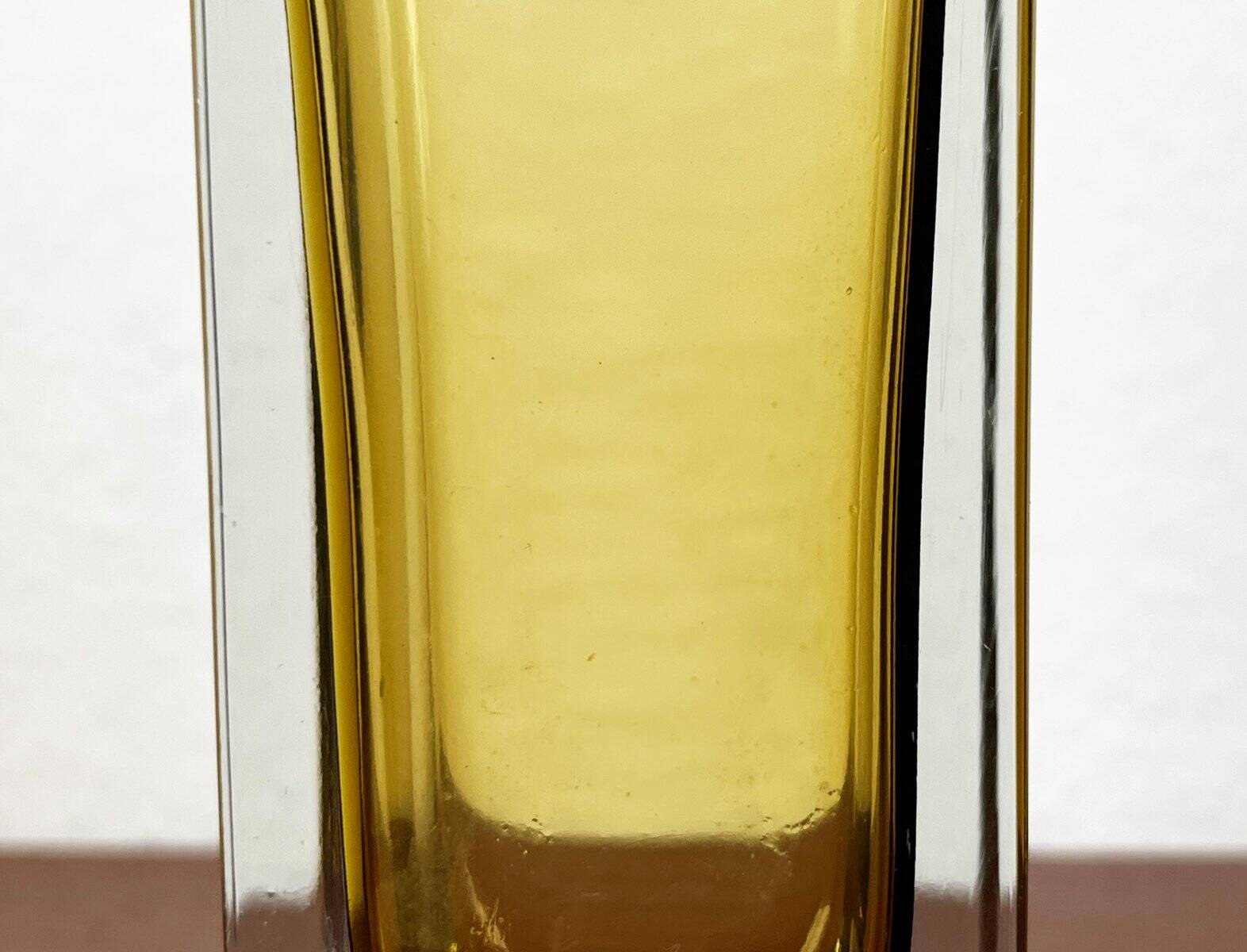 Minimalist Sommerso glass vase model Kf 296 from the mid-century by Kaj Franck for Nuutajärvi Notsjö, Finland, 1965.