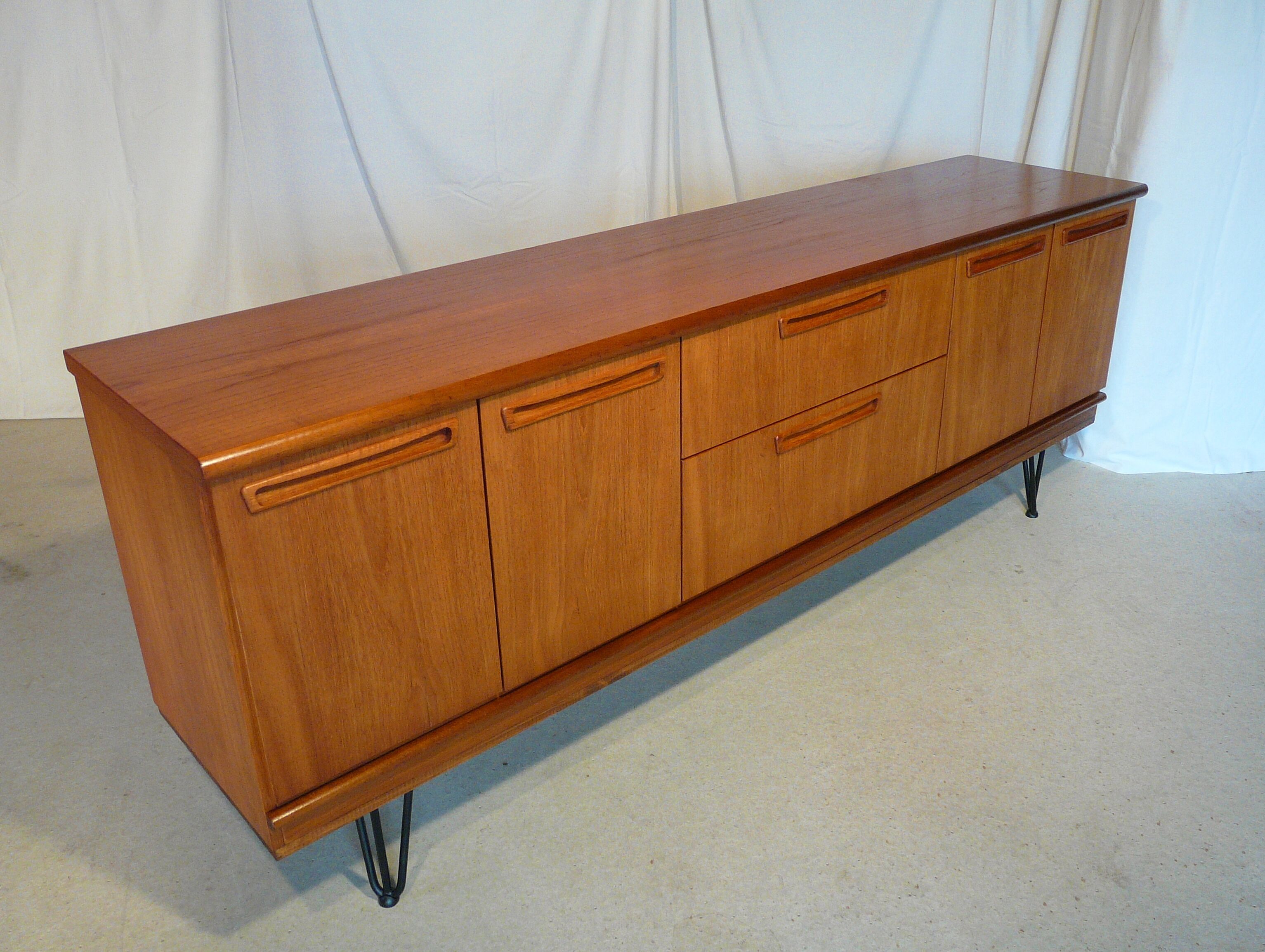 Scandinavian line in Meredew teak