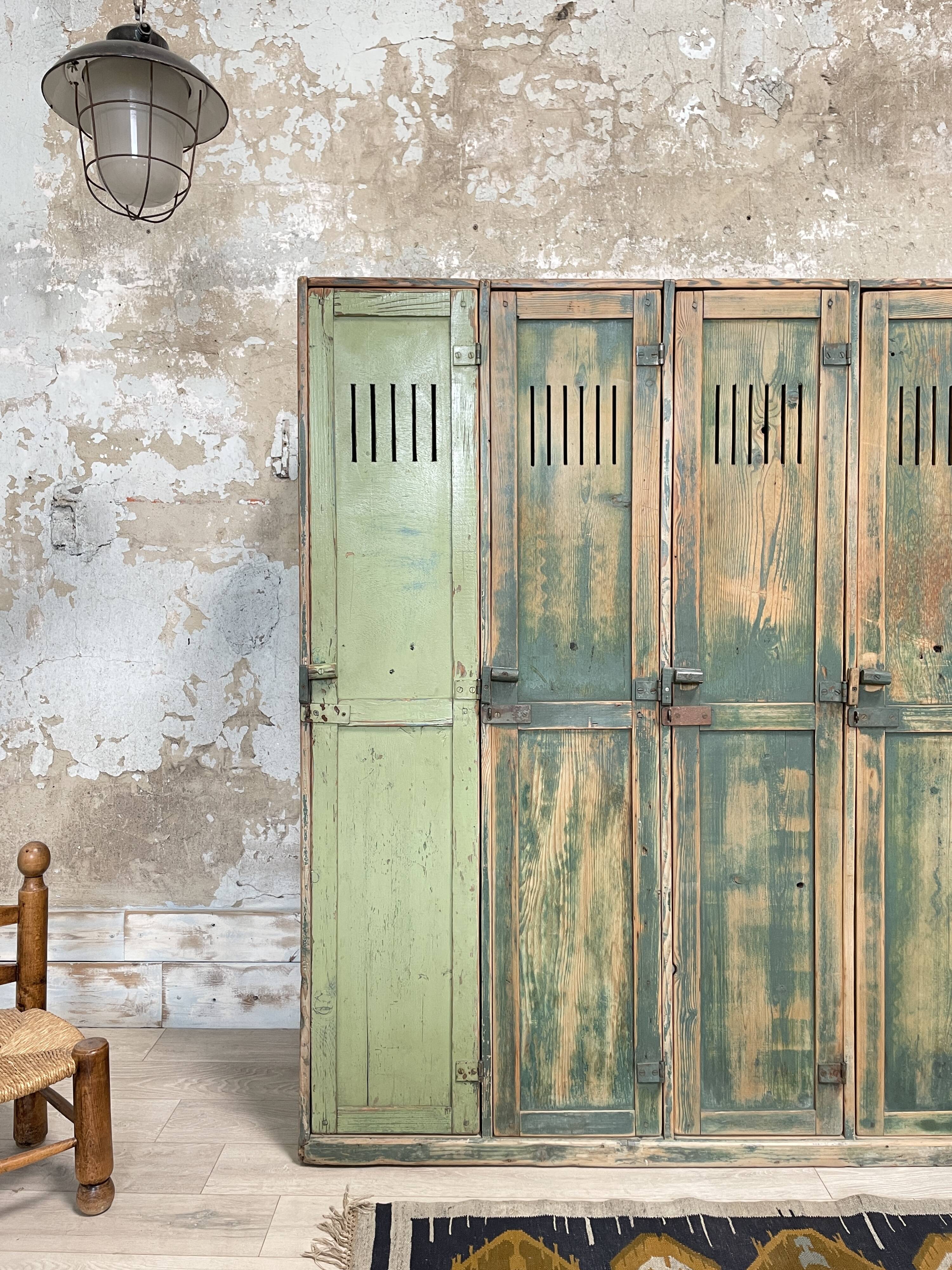 5-door cloakroom in patinated wood