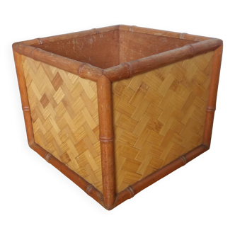 Cache pot, storage box in wood and rattan.