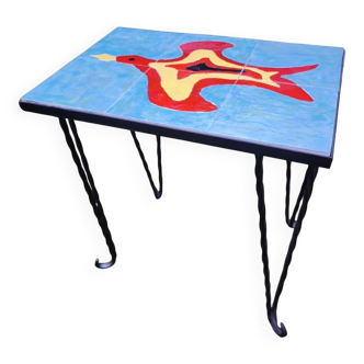 Table basse vintage en fer forgé et carreaux Procéram, motif oiseau