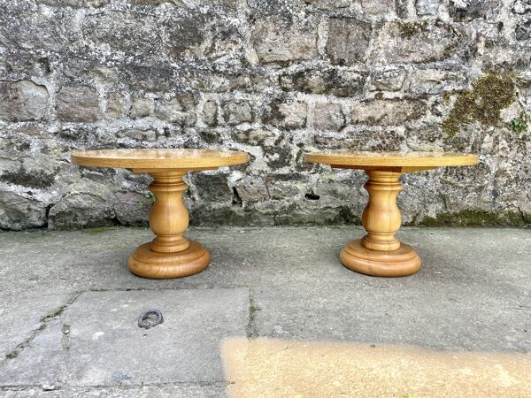 Paire de tables basses rondes, placage loupe 1980