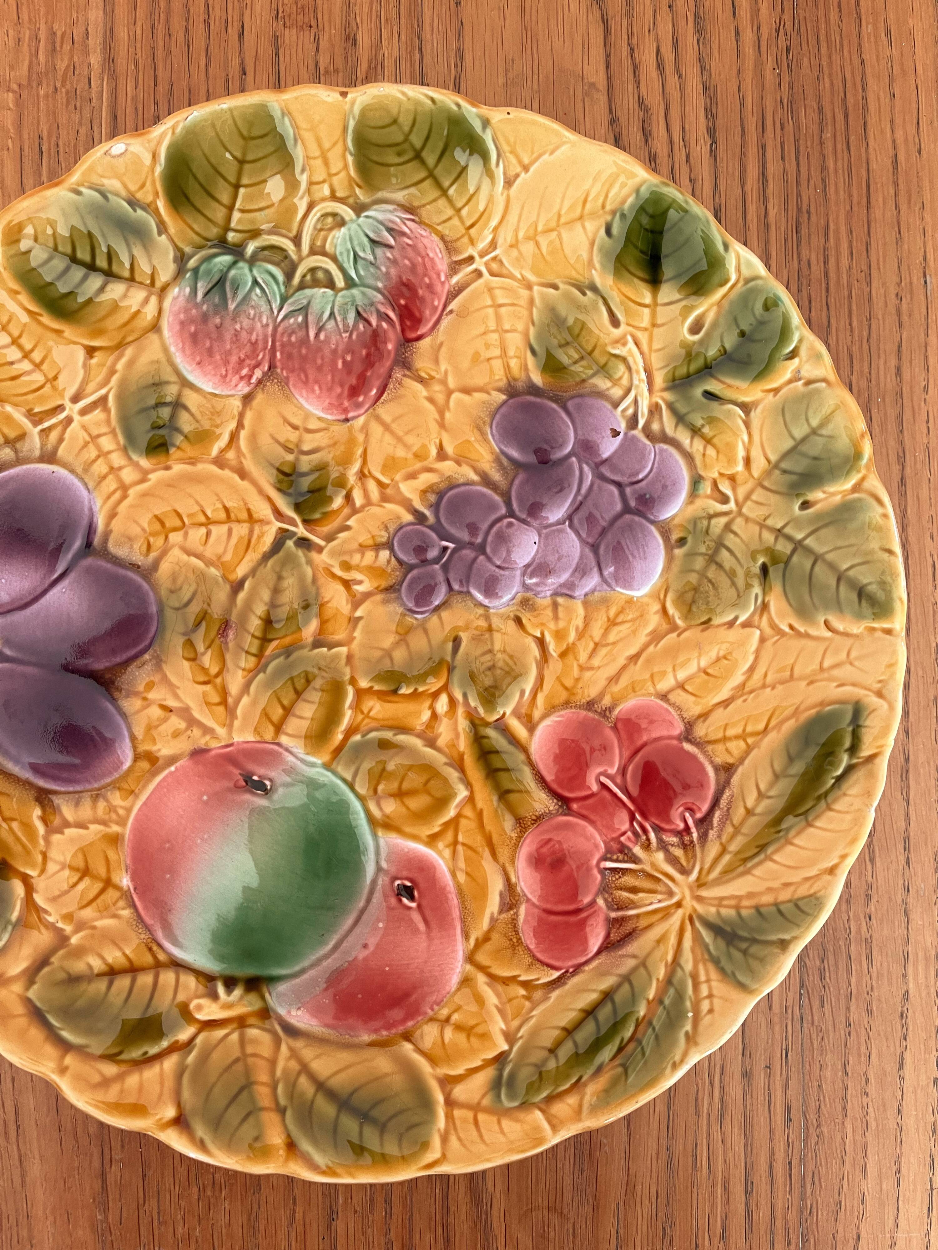 Round earthenware dish decorated with fruit in Sarreguemines slipware